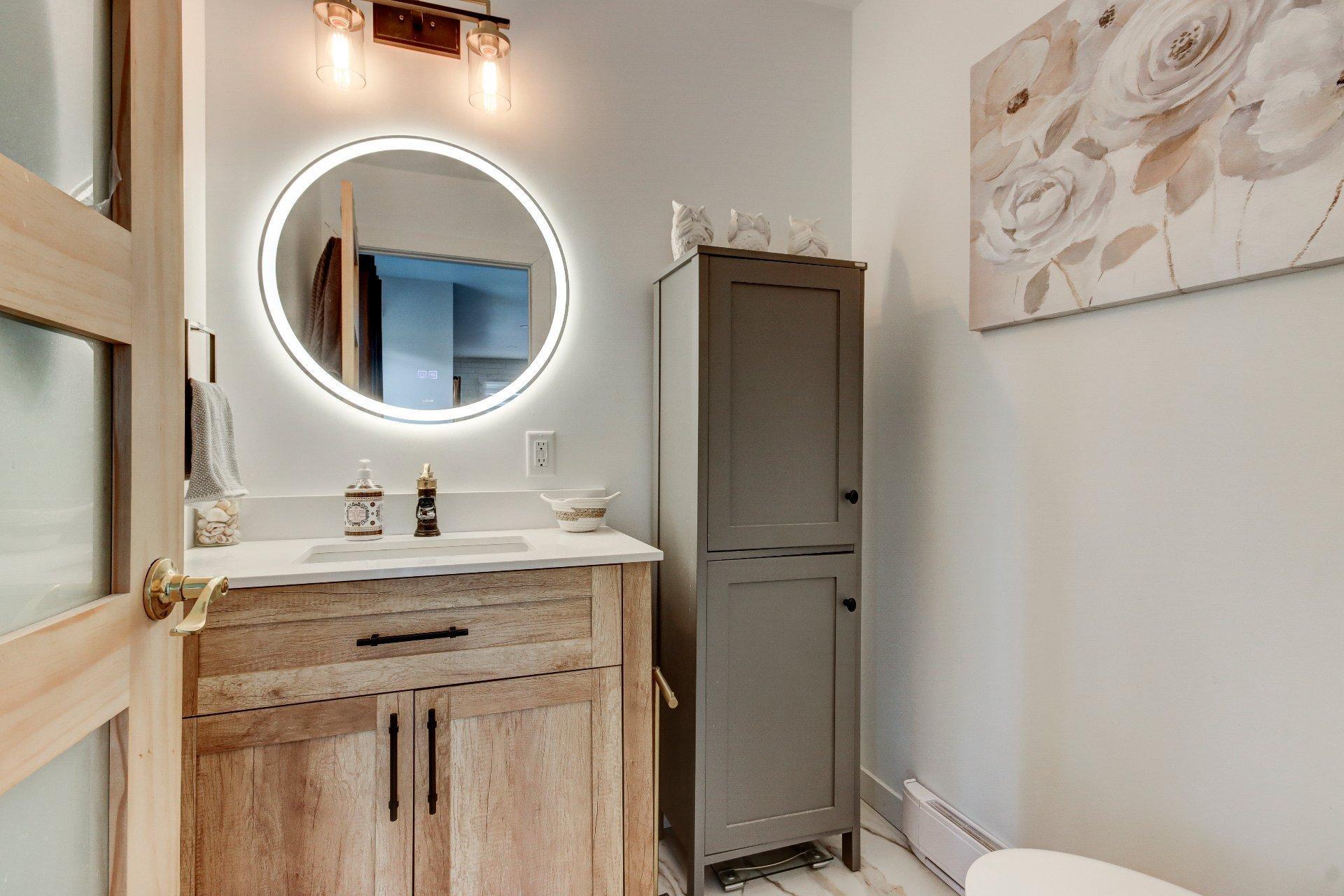 









1774


Ch. du Clocher

,
Saint-Jean-sur-Richelieu,




QC
J2Y1C8

