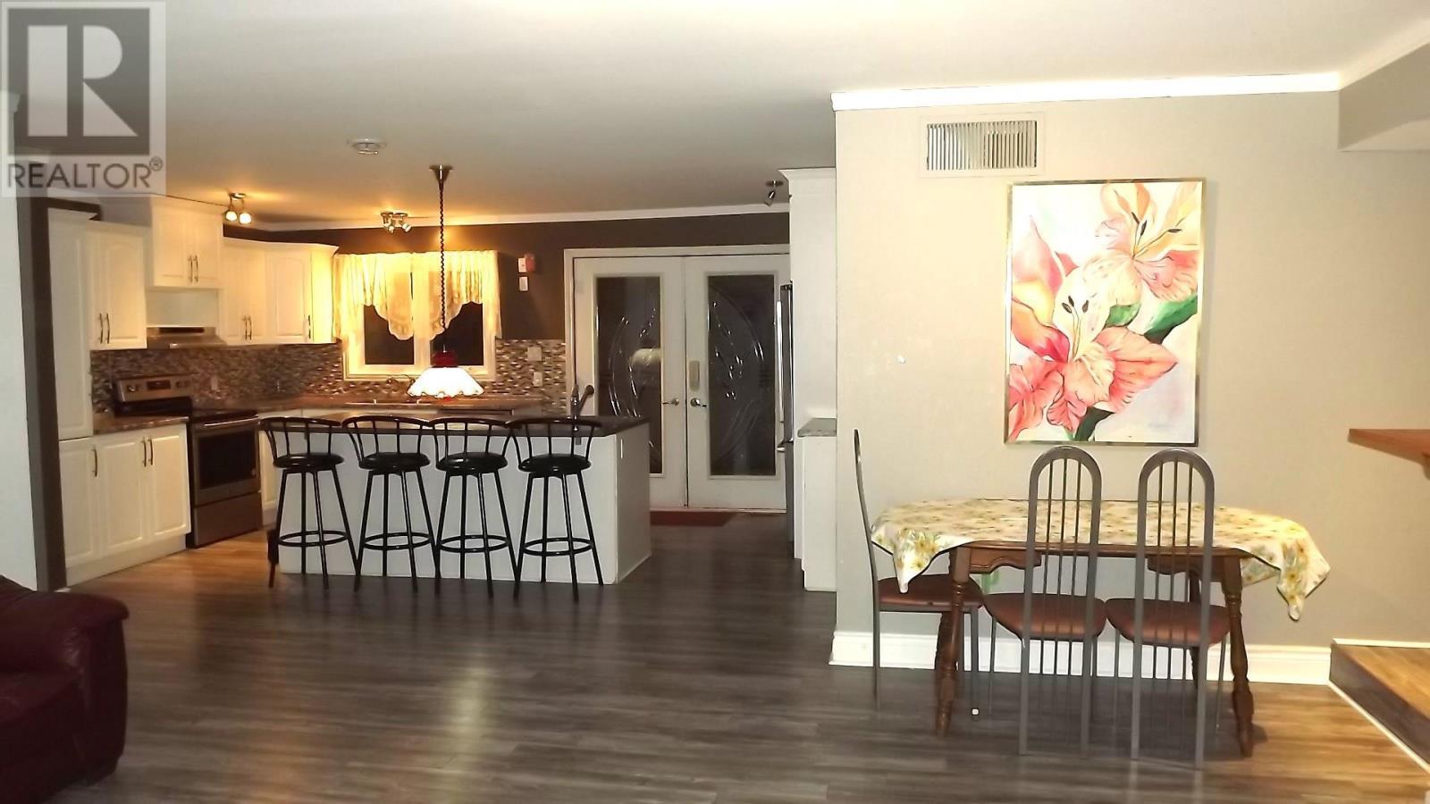 












224 Hillside DR S

,
Elliot Lake,




Ontario
P5A1N5

