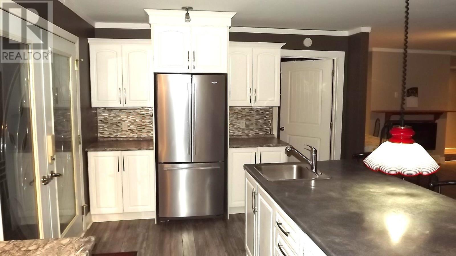 












224 Hillside DR S

,
Elliot Lake,




Ontario
P5A1N5

