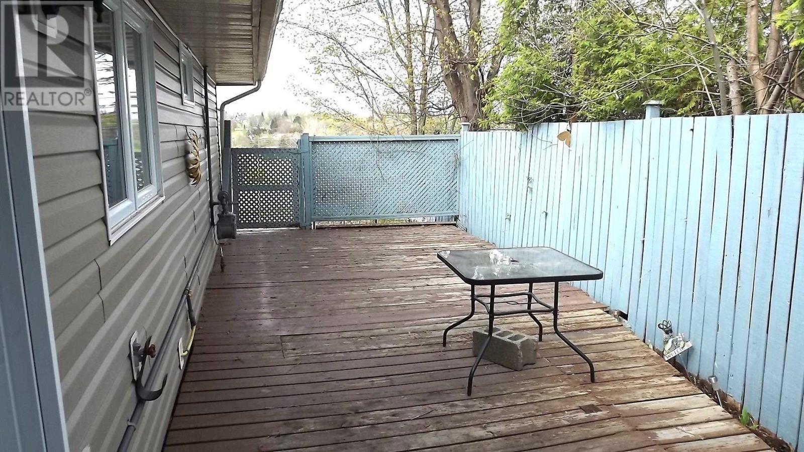 












224 Hillside DR S

,
Elliot Lake,




Ontario
P5A1N5

