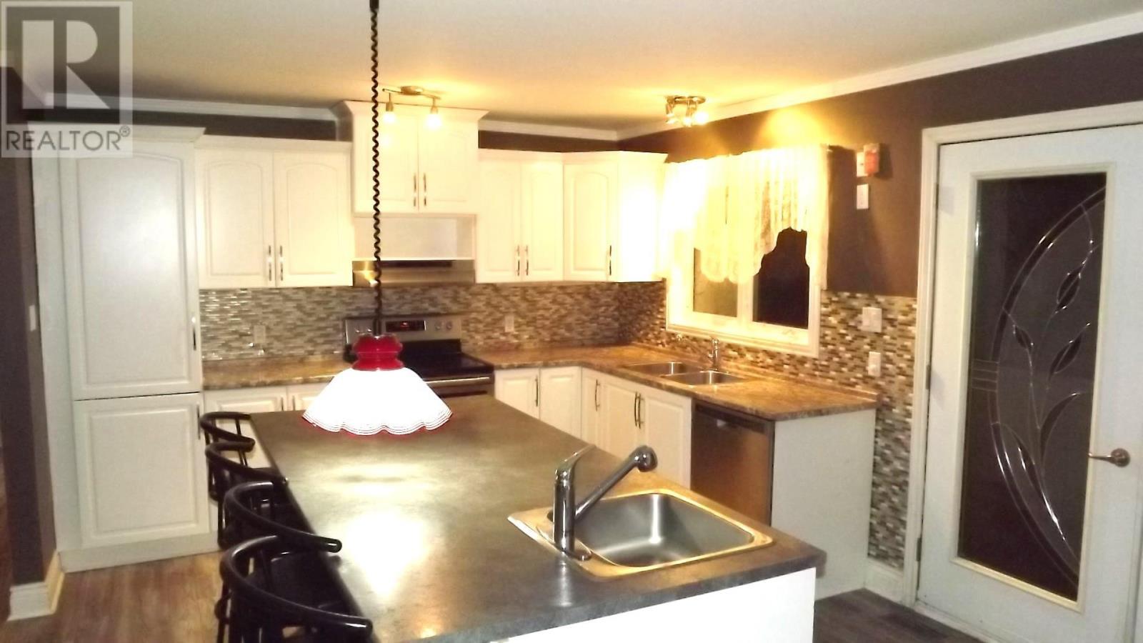 












224 Hillside DR S

,
Elliot Lake,




Ontario
P5A1N5

