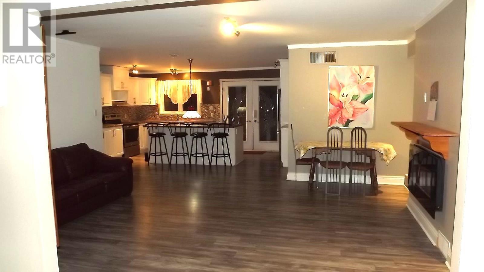 












224 Hillside DR S

,
Elliot Lake,




Ontario
P5A1N5

