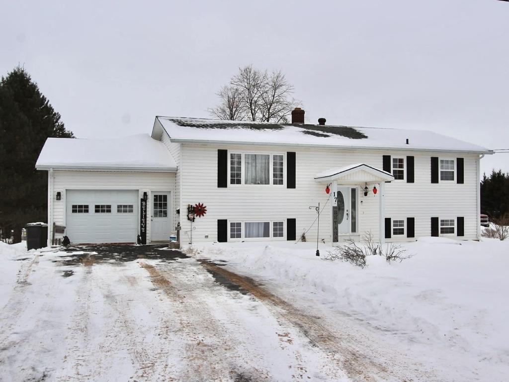 












17 Centennial Drive

,
Kensington,




PE
C0B 1M0

