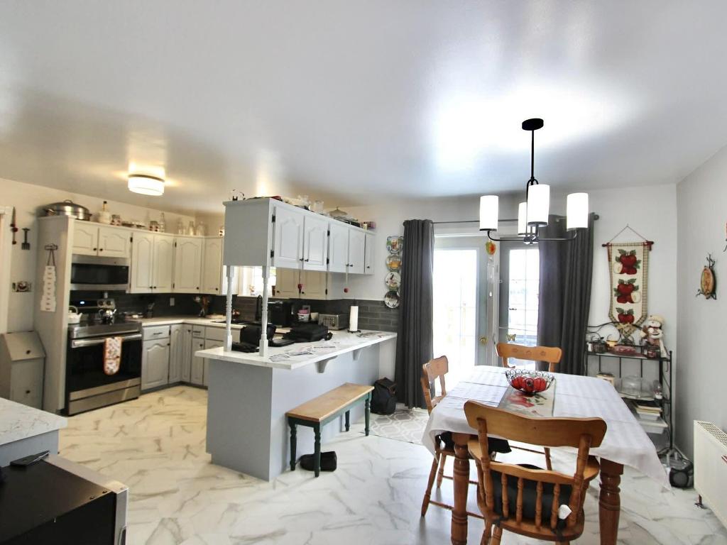 












17 Centennial Drive

,
Kensington,




PE
C0B 1M0

