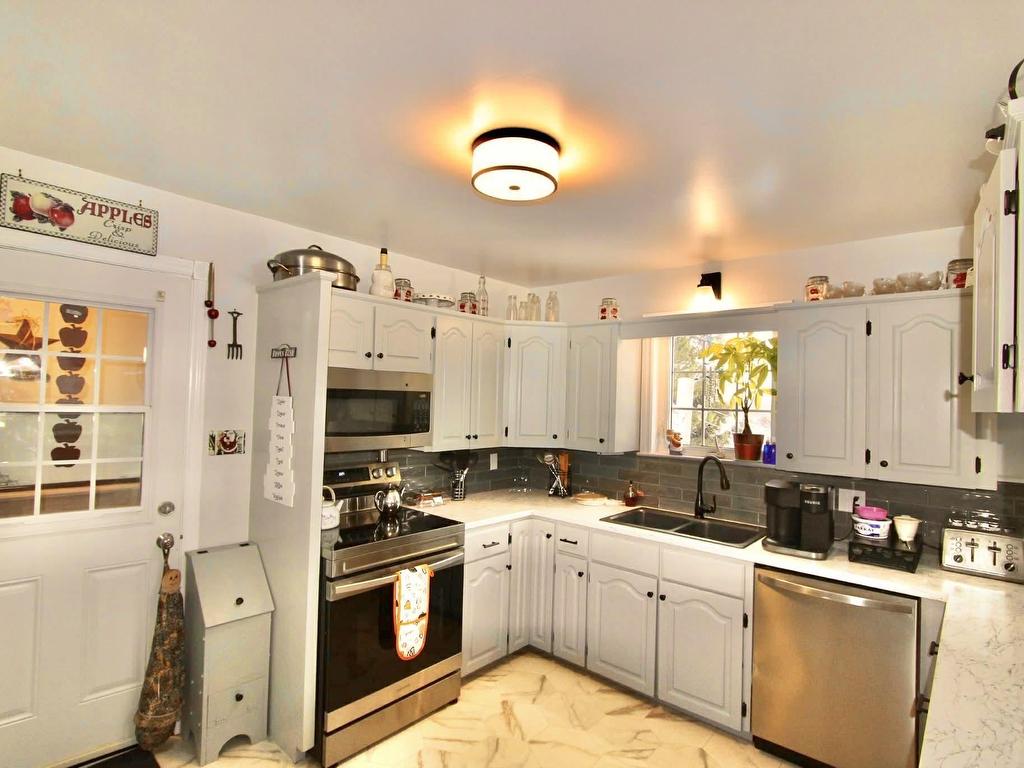 












17 Centennial Drive

,
Kensington,




PE
C0B 1M0

