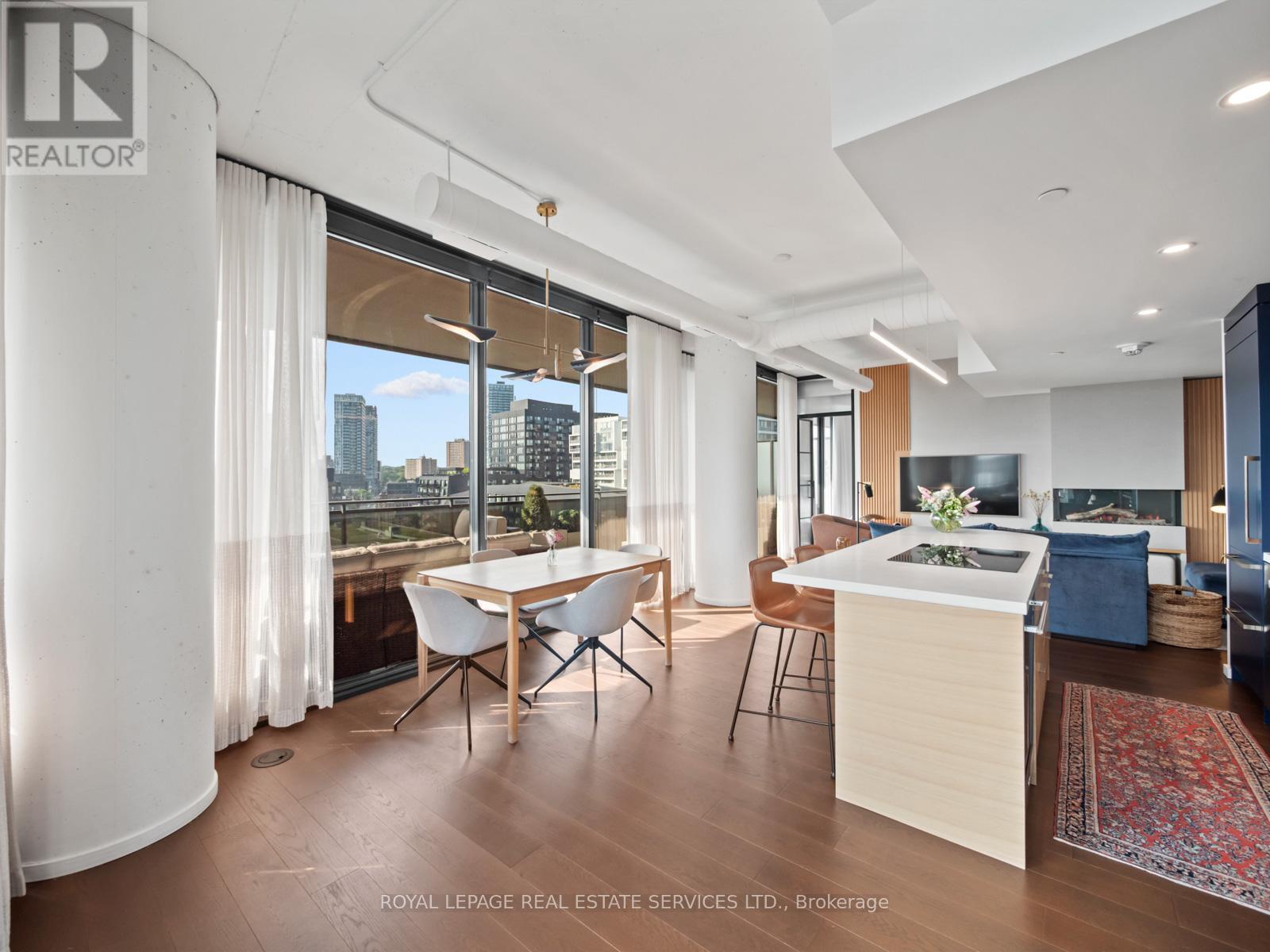 












904 - 21 LAWREN HARRIS SQUARE

,
Toronto,




Ontario
M5A0T4

