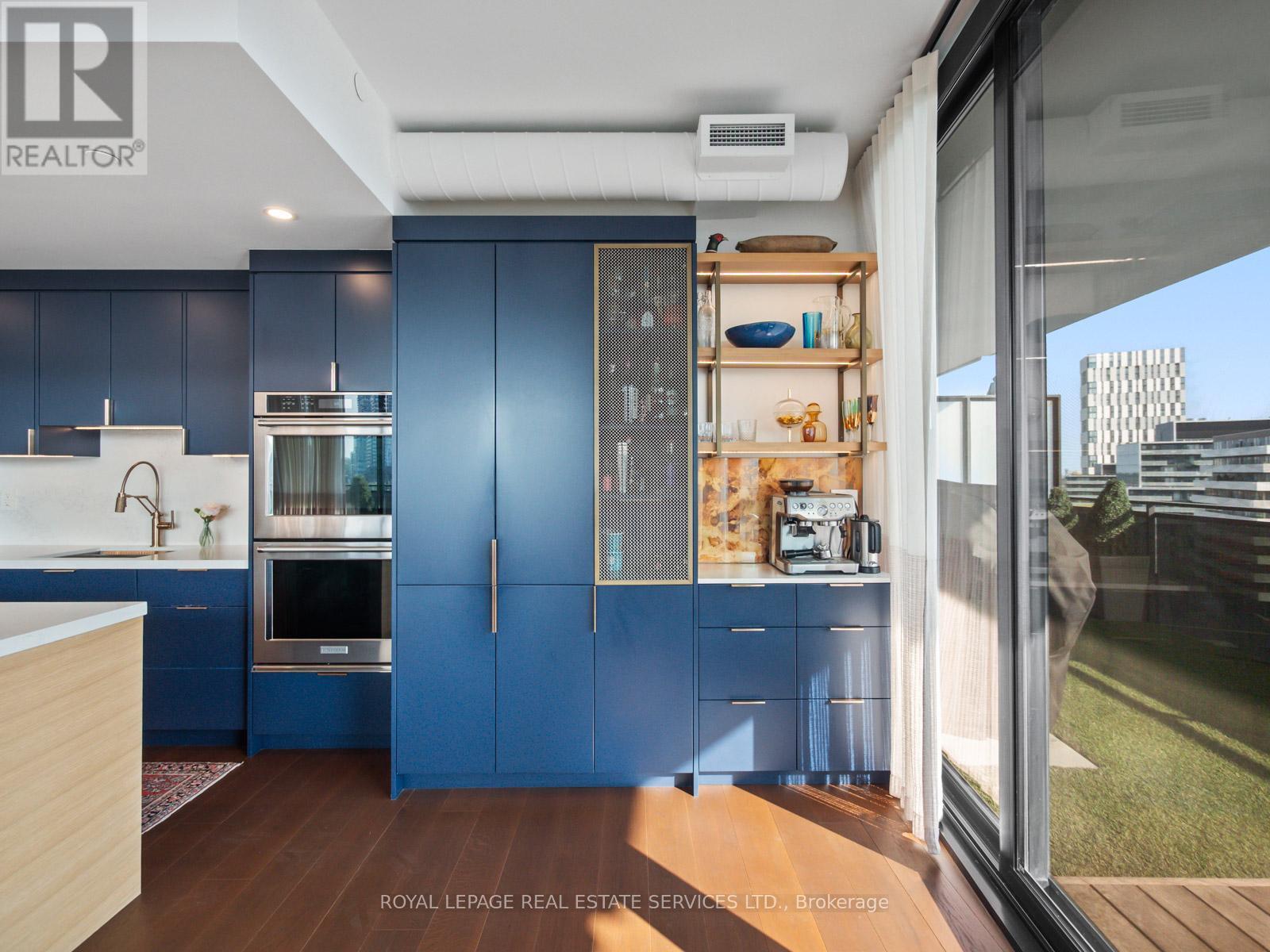 












904 - 21 LAWREN HARRIS SQUARE

,
Toronto,




Ontario
M5A0T4

