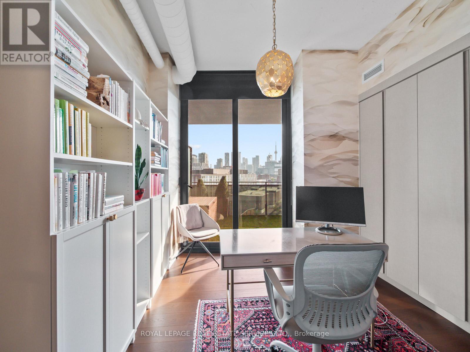 












904 - 21 LAWREN HARRIS SQUARE

,
Toronto,




Ontario
M5A0T4

