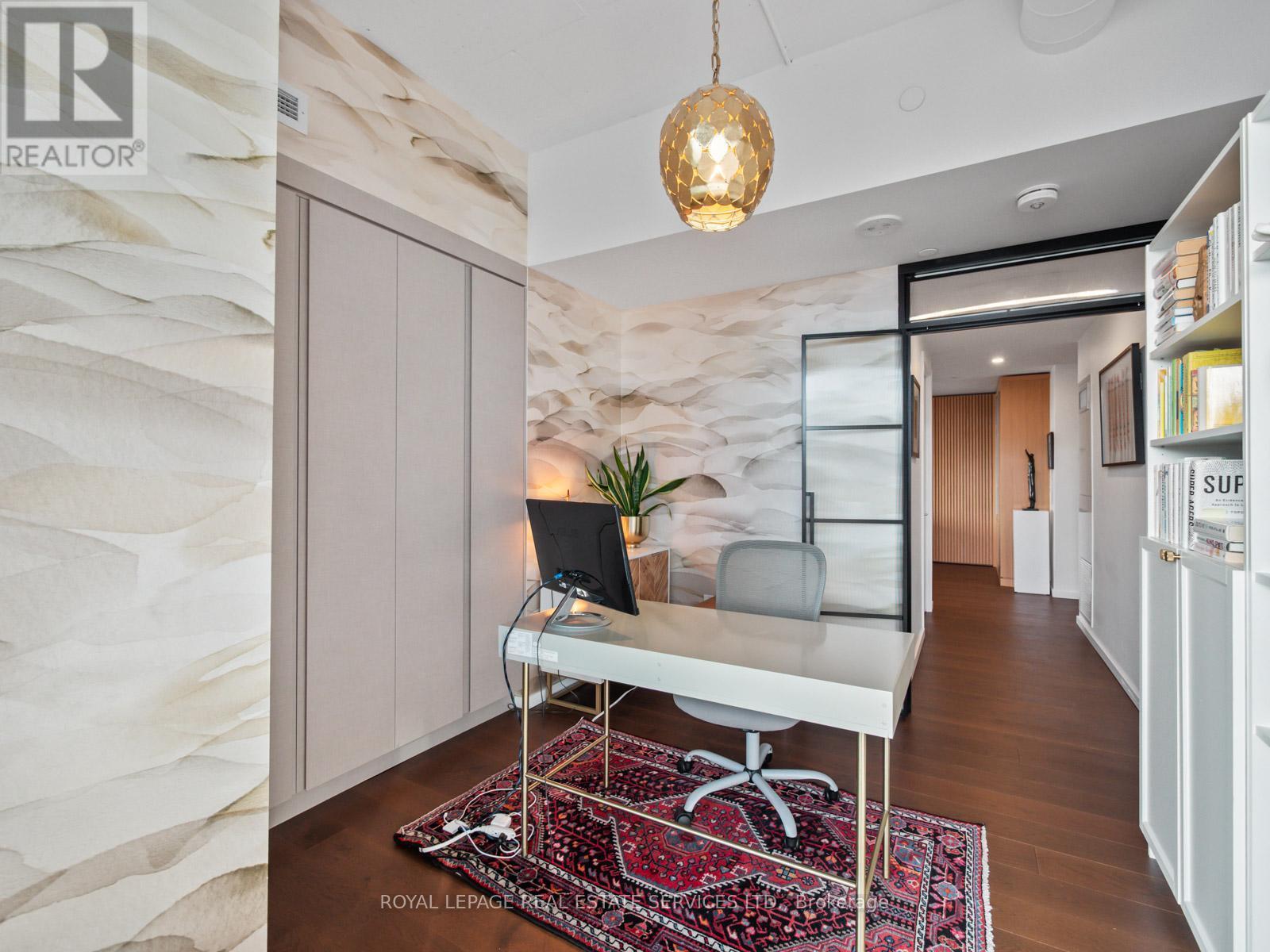 












904 - 21 LAWREN HARRIS SQUARE

,
Toronto,




Ontario
M5A0T4

