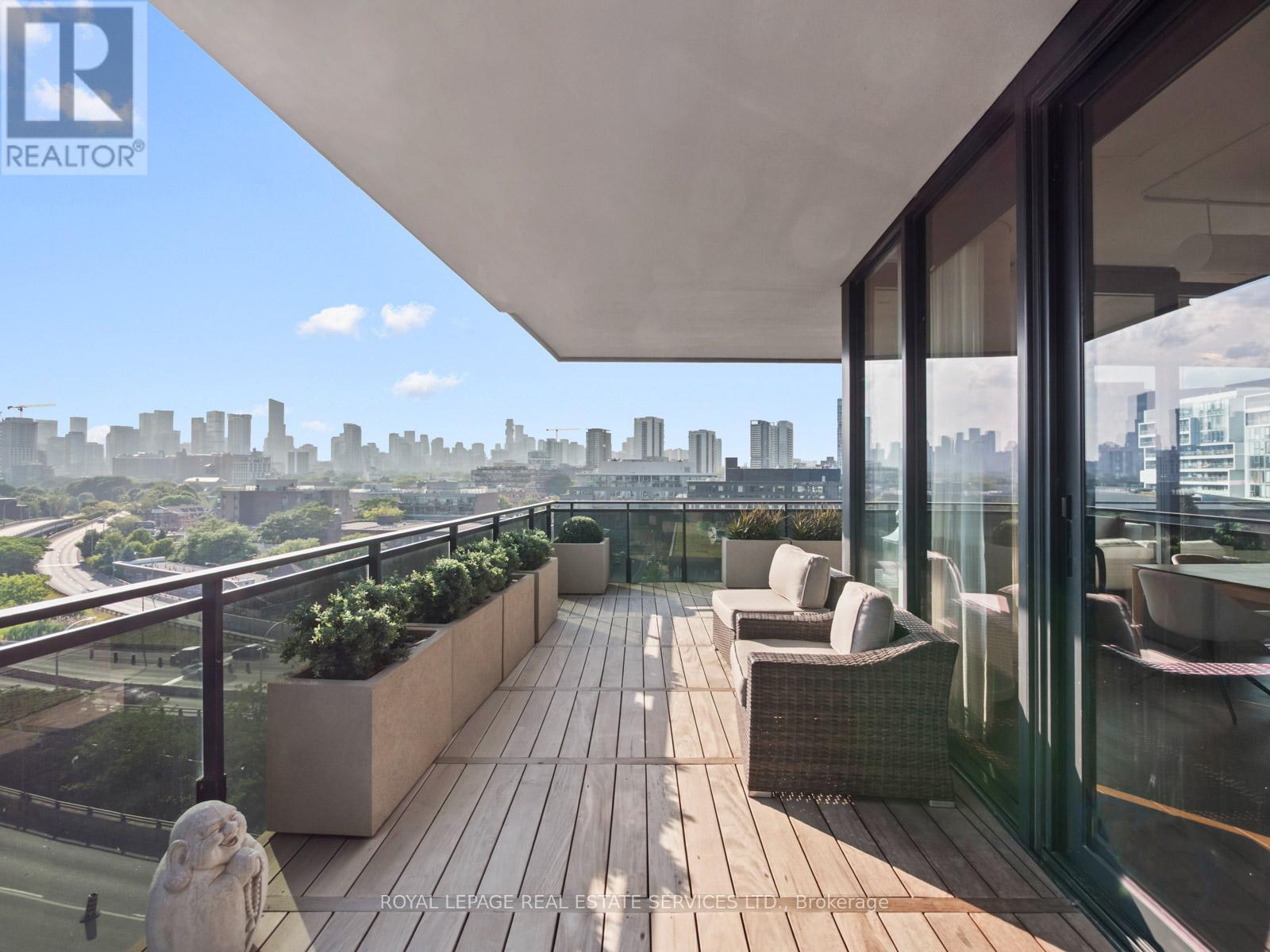 












904 - 21 LAWREN HARRIS SQUARE

,
Toronto,




Ontario
M5A0T4

