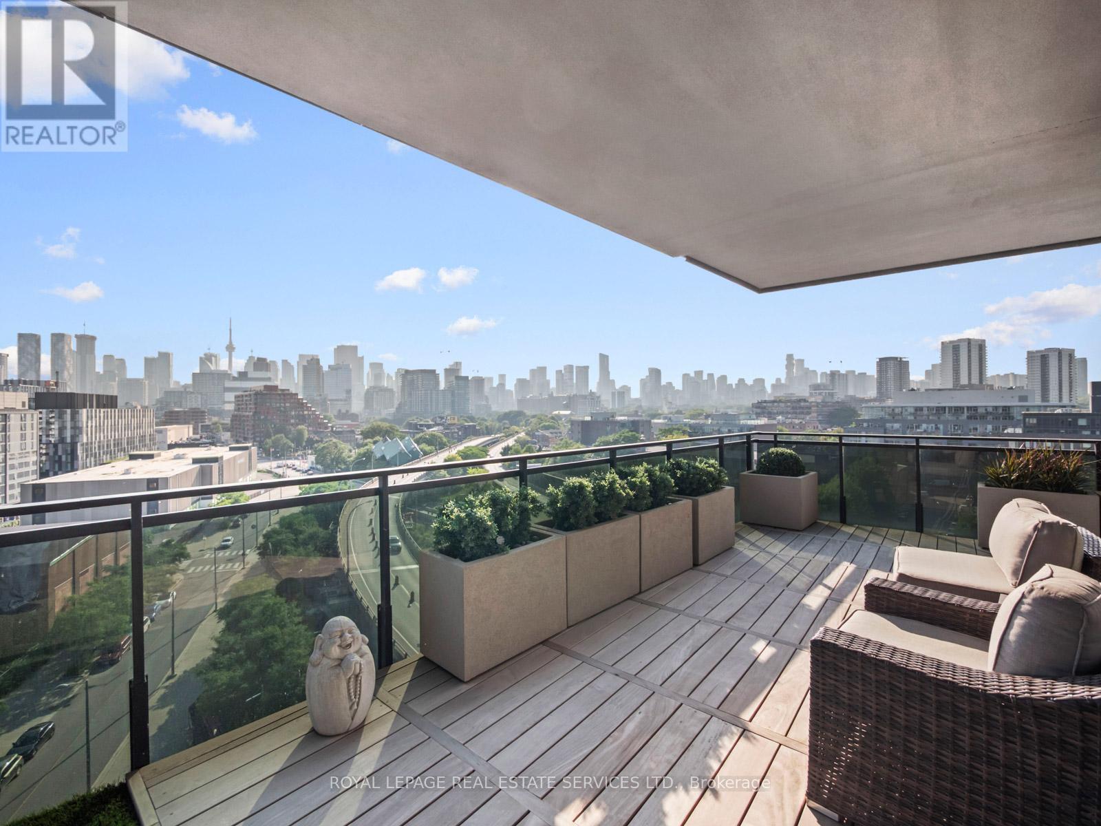 












904 - 21 LAWREN HARRIS SQUARE

,
Toronto,




Ontario
M5A0T4

