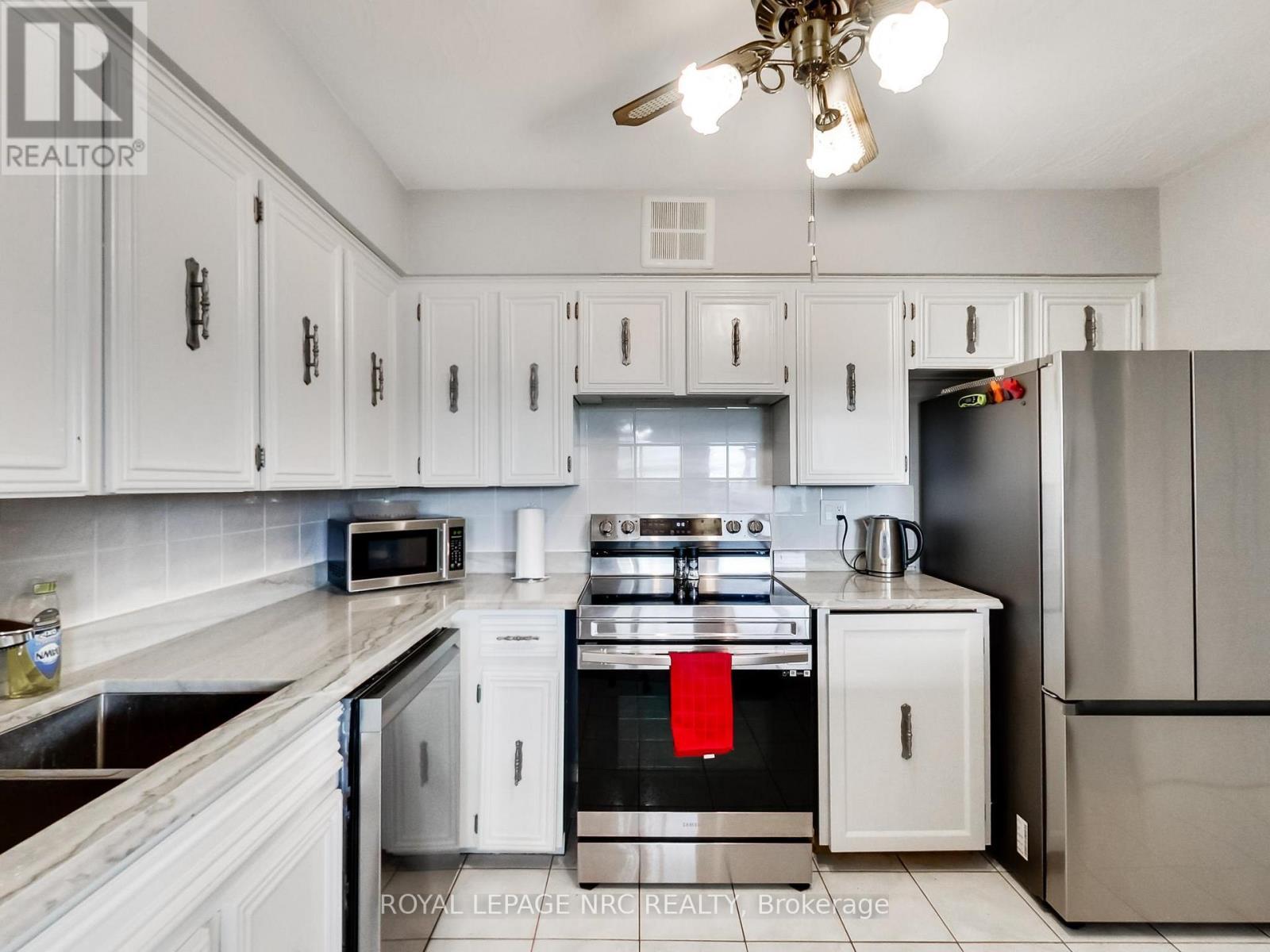 












405 - 30 HARRISFORD STREET

,
Hamilton,




Ontario
L8K6M9

