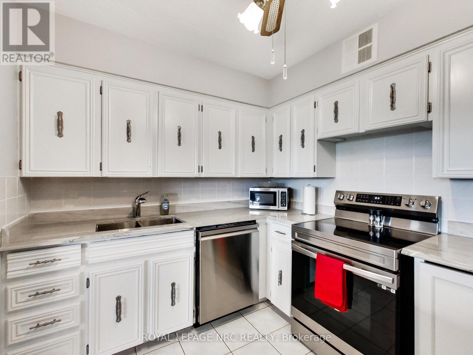 












405 - 30 HARRISFORD STREET

,
Hamilton,




Ontario
L8K6M9

