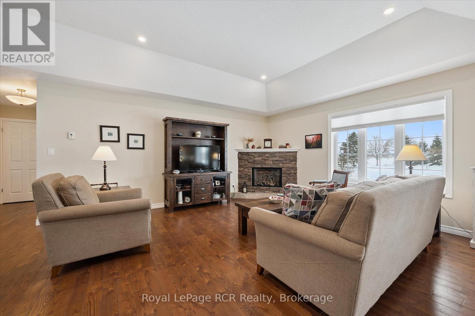 












10 SPARBERRY STREET W

,
Southgate,




Ontario
N0G2L0

