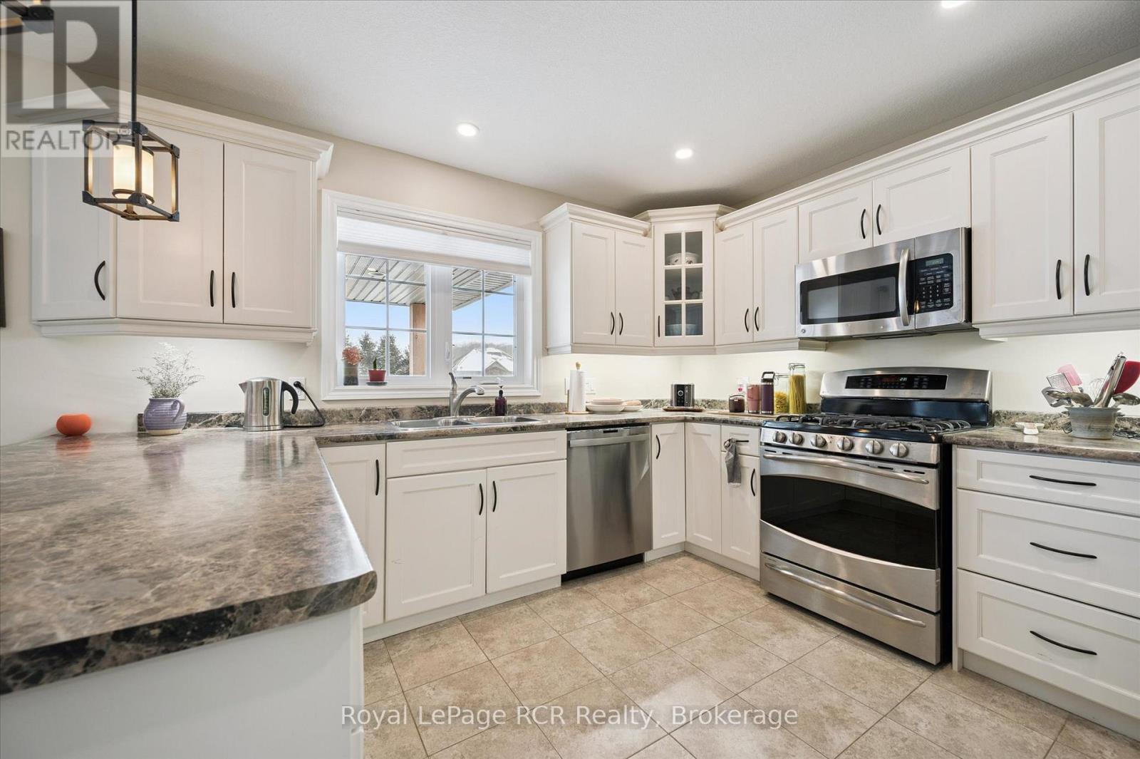 












10 SPARBERRY STREET W

,
Southgate,




Ontario
N0G2L0

