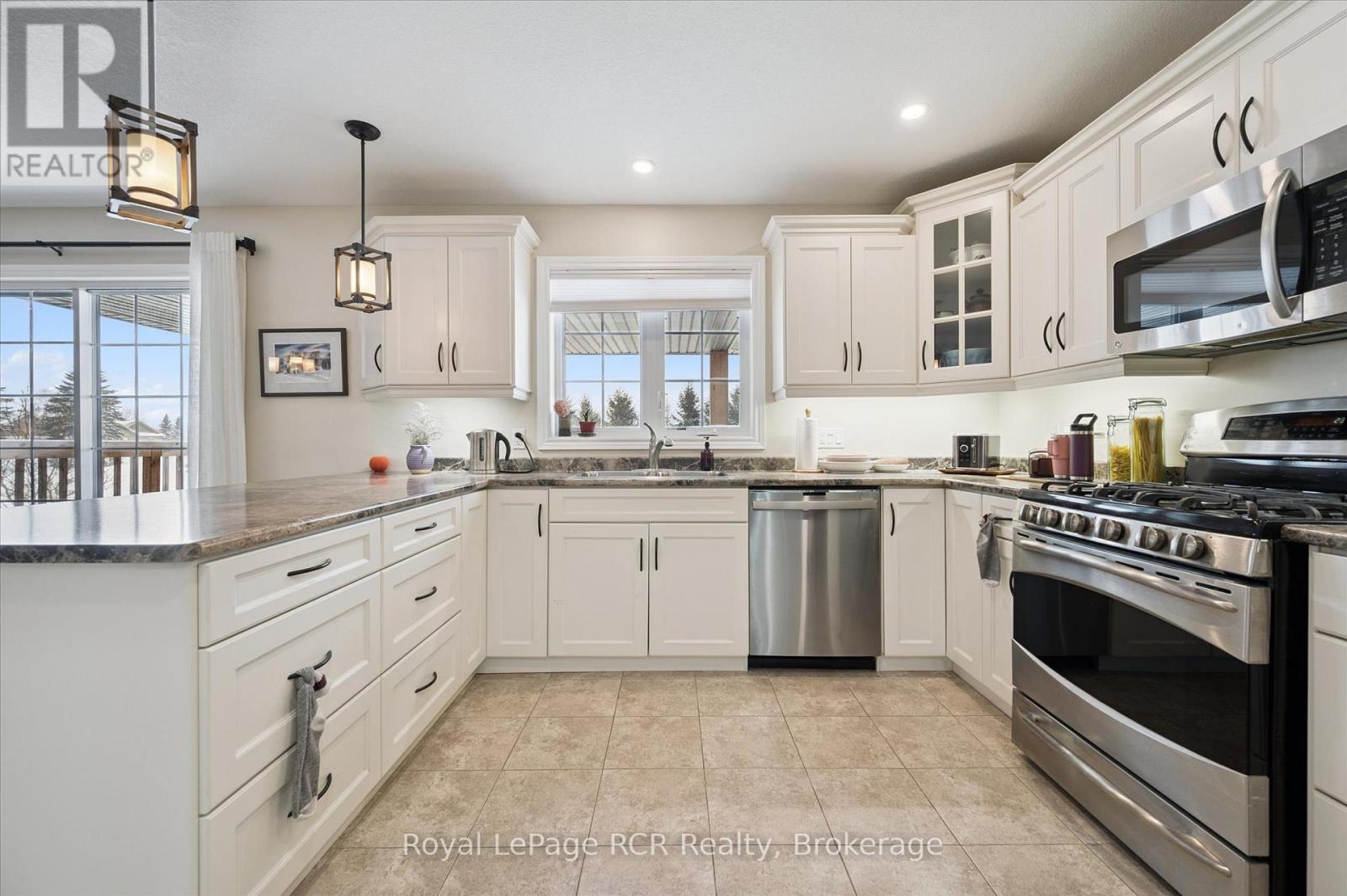 












10 SPARBERRY STREET W

,
Southgate,




Ontario
N0G2L0

