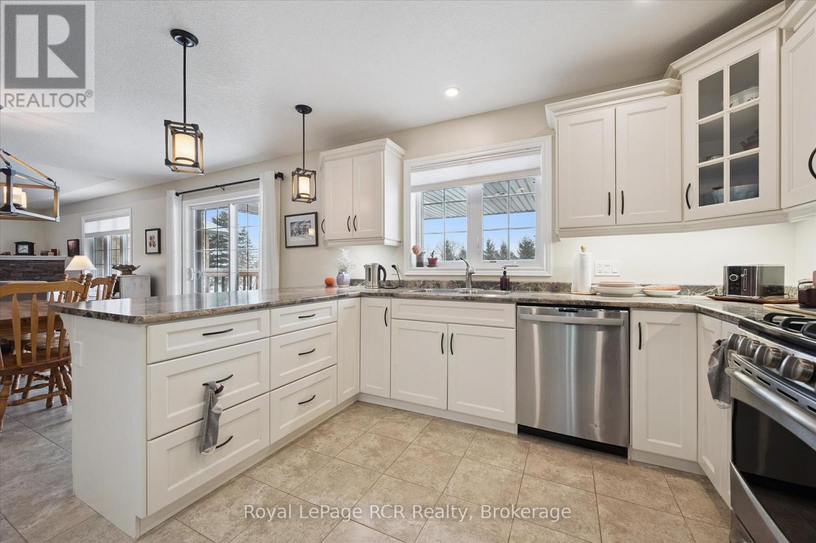 












10 SPARBERRY STREET W

,
Southgate,




Ontario
N0G2L0

