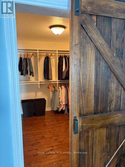 












10 SPARBERRY STREET W

,
Southgate,




Ontario
N0G2L0

