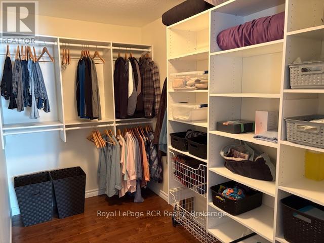 












10 SPARBERRY STREET W

,
Southgate,




Ontario
N0G2L0

