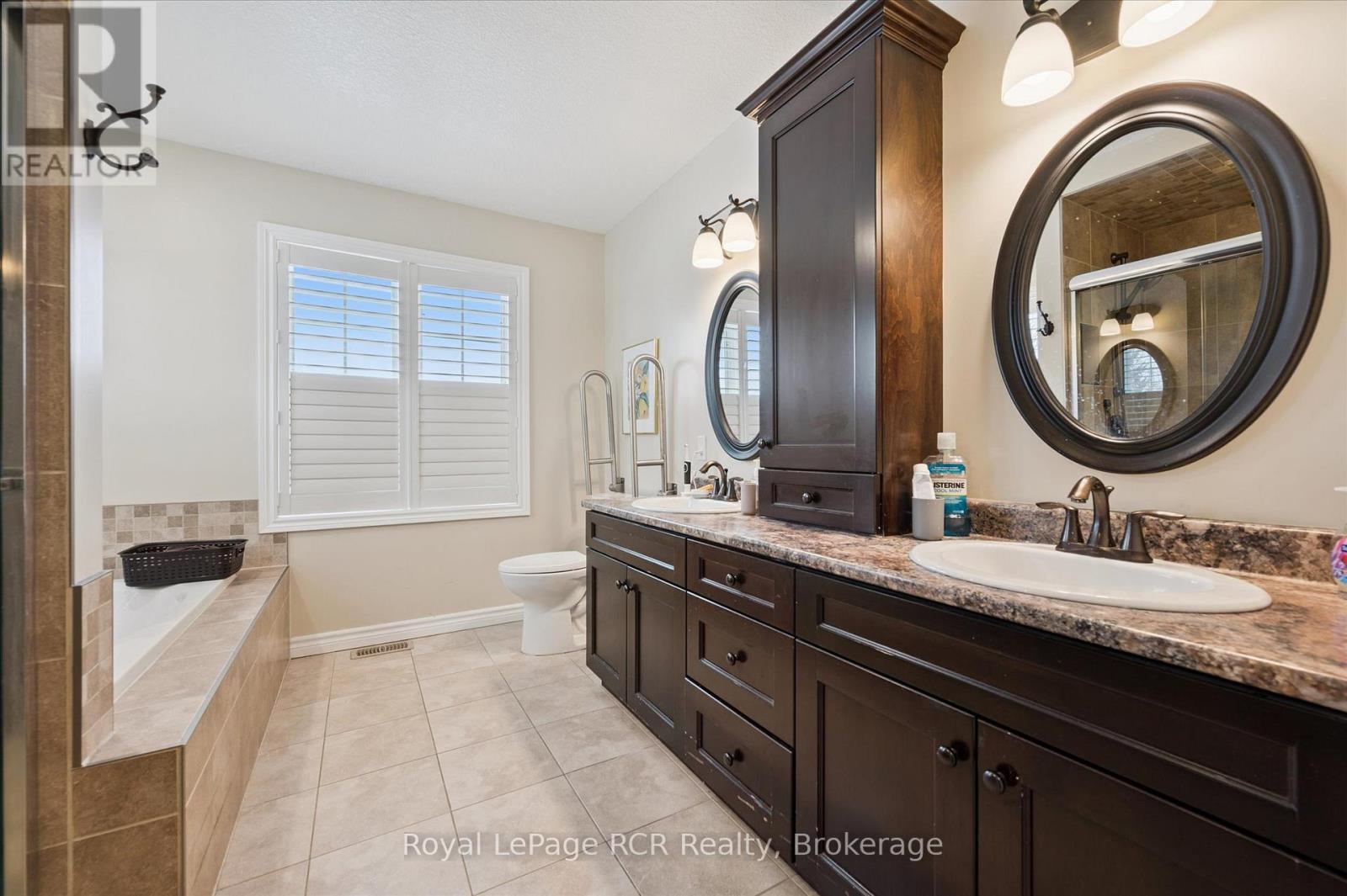 












10 SPARBERRY STREET W

,
Southgate,




Ontario
N0G2L0

