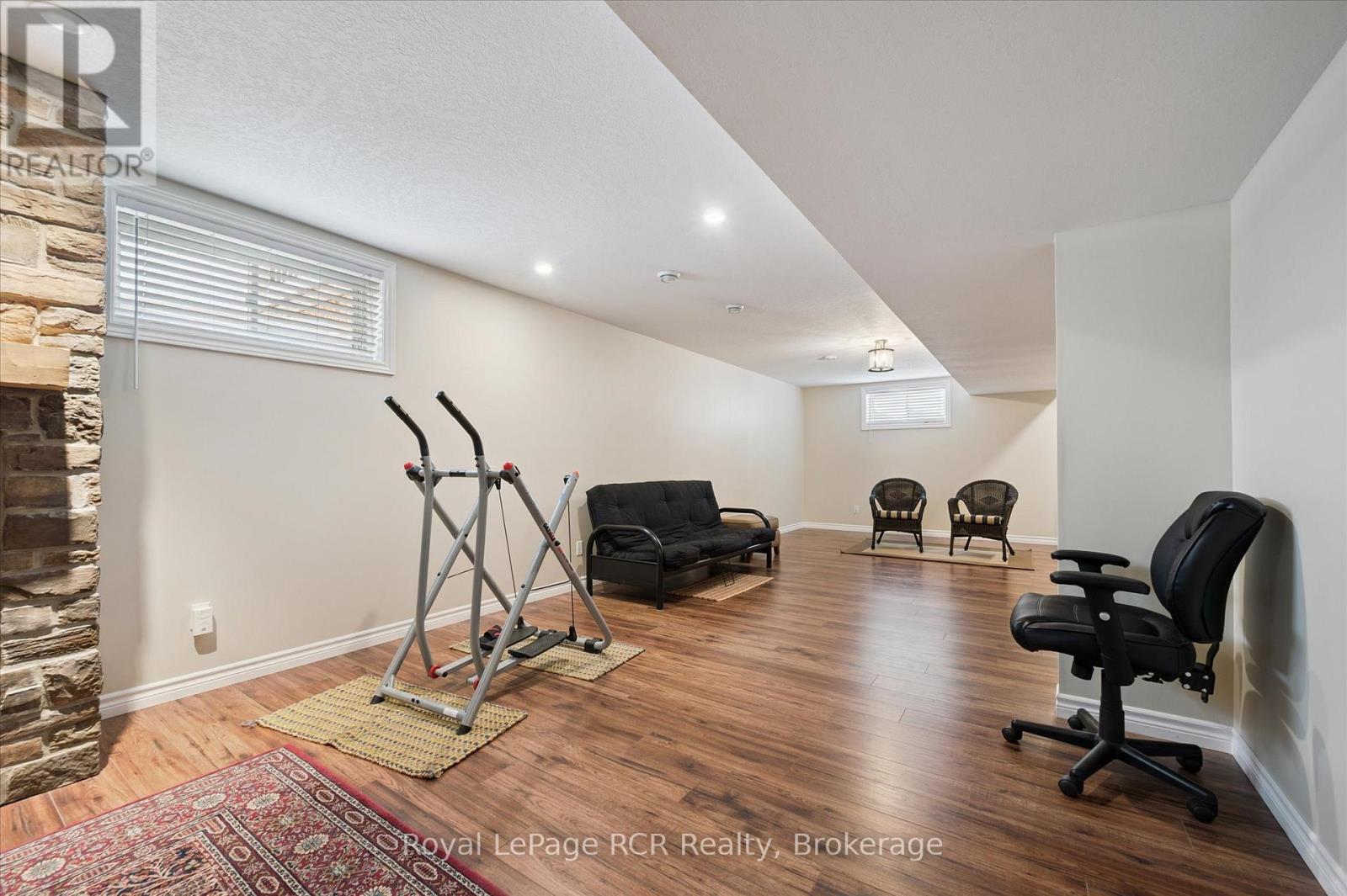 












10 SPARBERRY STREET W

,
Southgate,




Ontario
N0G2L0

