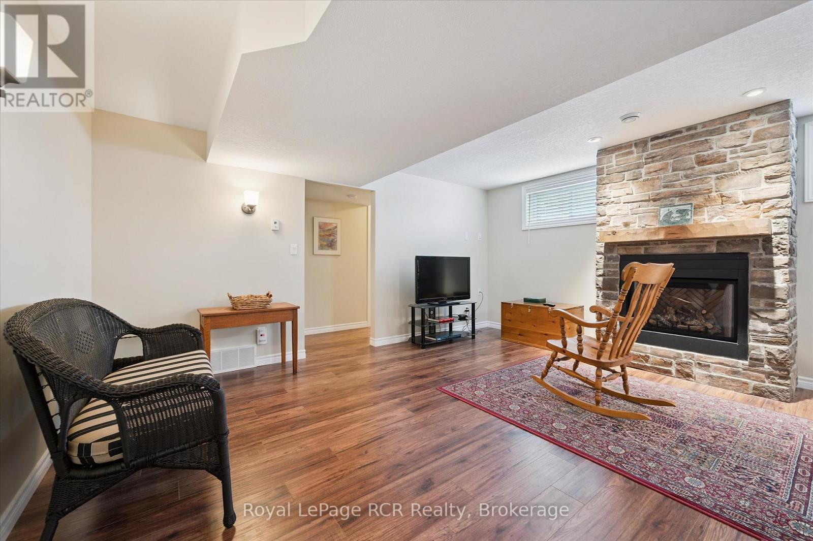 












10 SPARBERRY STREET W

,
Southgate,




Ontario
N0G2L0

