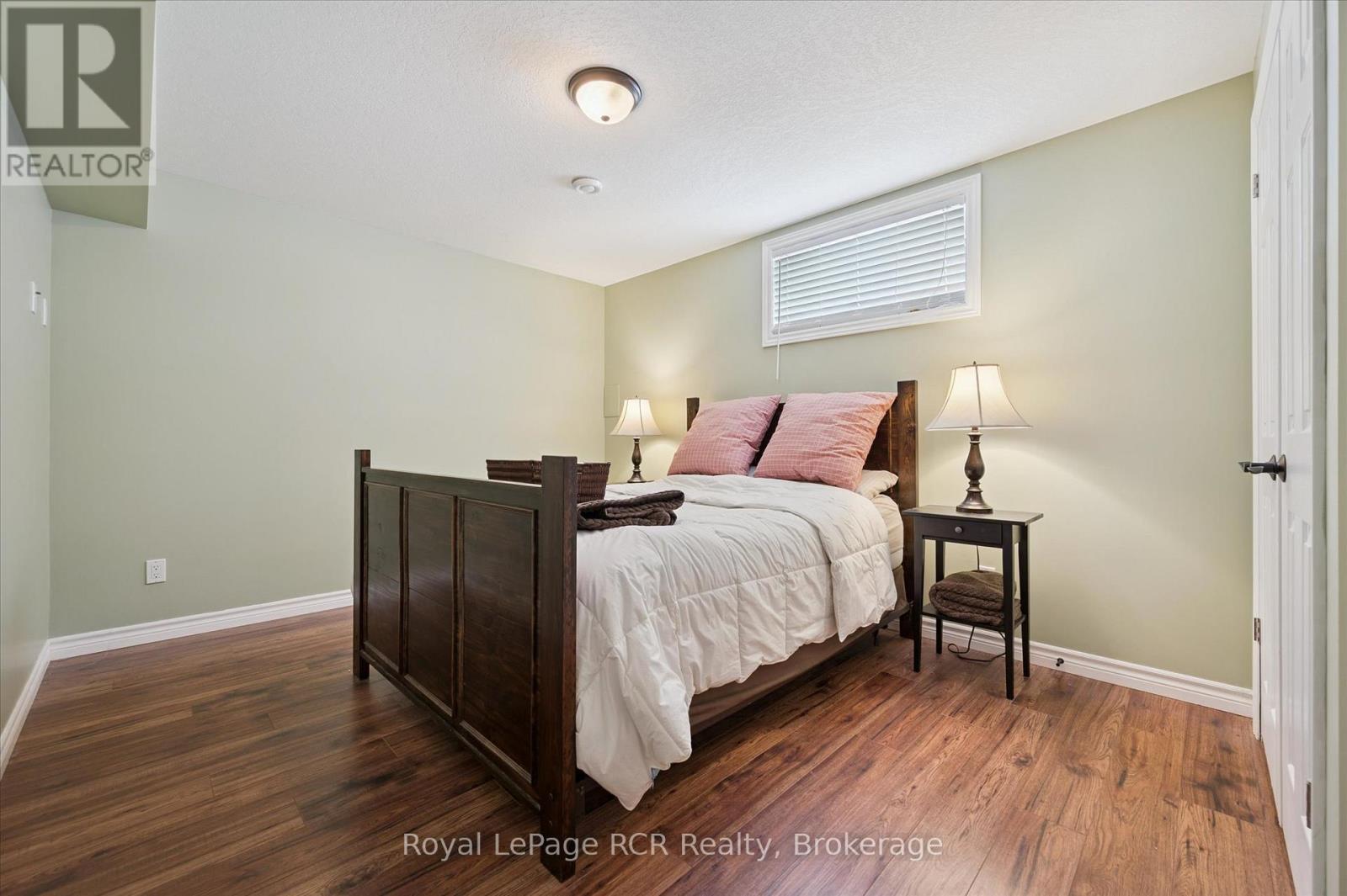 












10 SPARBERRY STREET W

,
Southgate,




Ontario
N0G2L0

