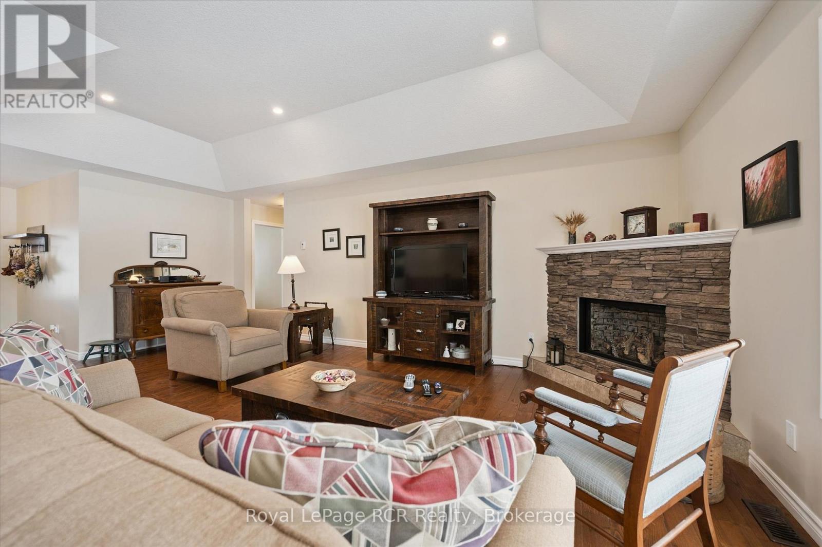 












10 SPARBERRY STREET W

,
Southgate,




Ontario
N0G2L0

