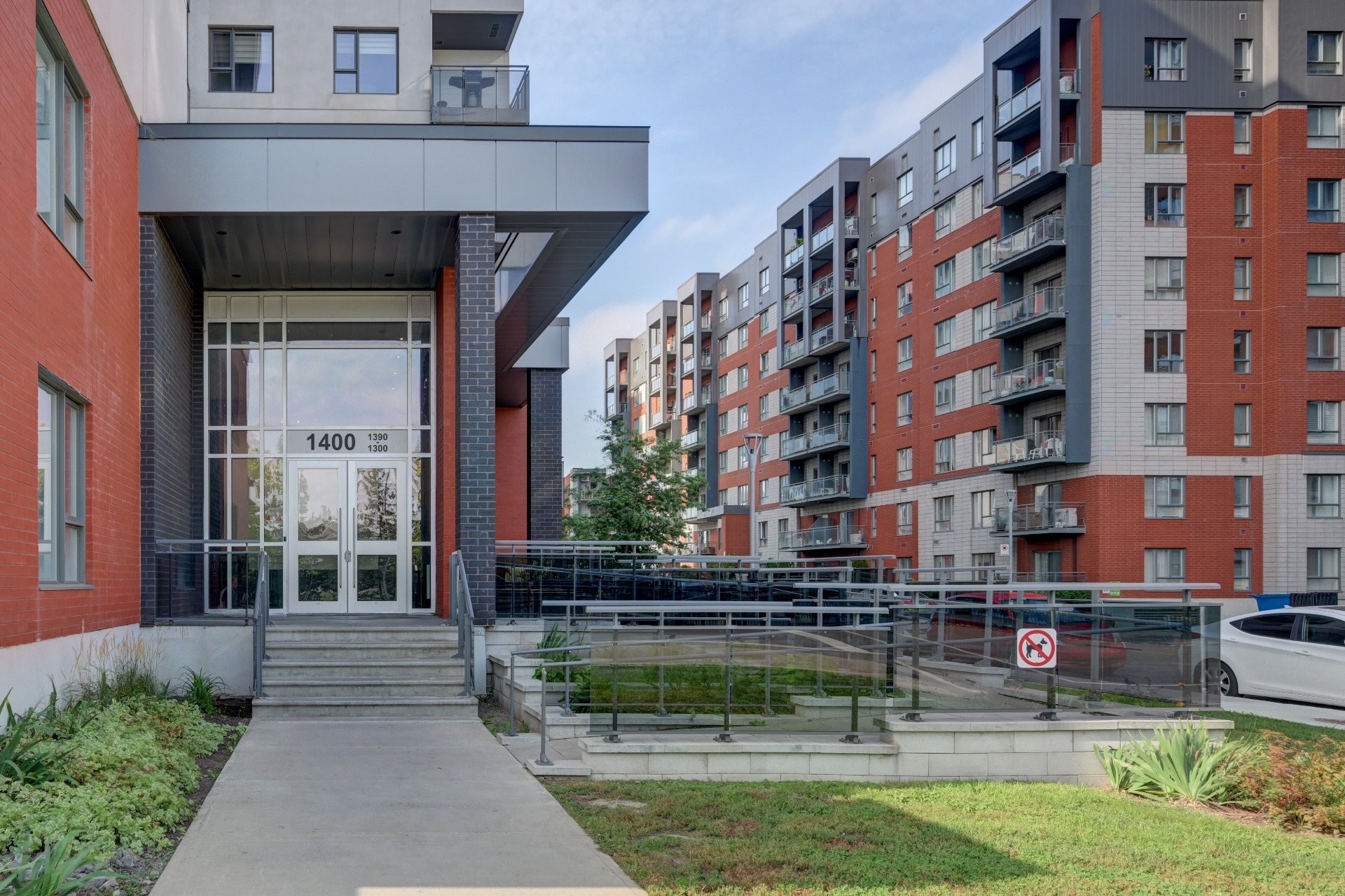 









1400


Rue Lucien-Paiement

, 1702,
Laval (Laval-des-Rapides),




QC
H7N0E3

