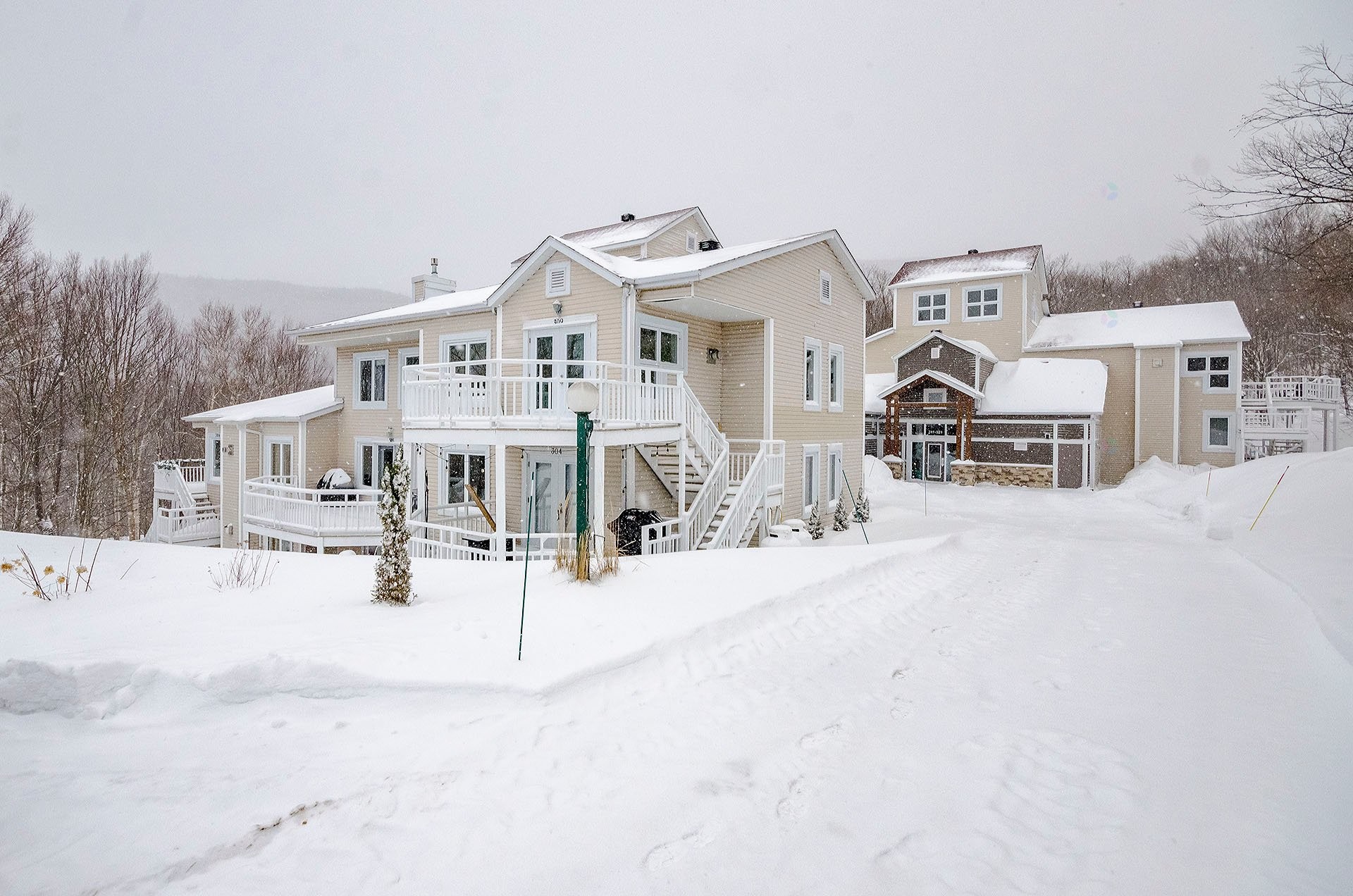 









556


Ch. Réal

, 302,
Sutton,




QC
J0E2K0

