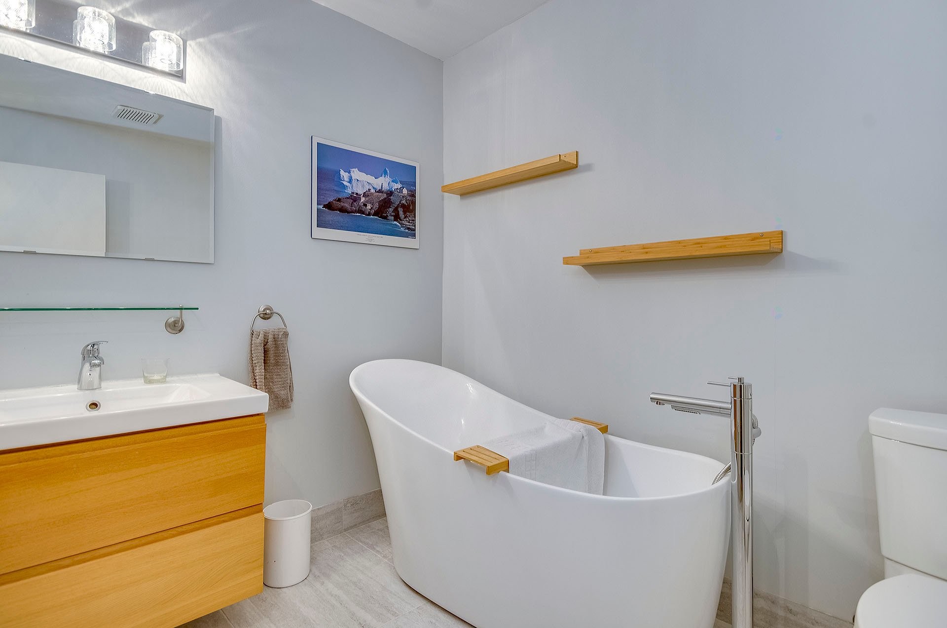 









556


Ch. Réal

, 302,
Sutton,




QC
J0E2K0

