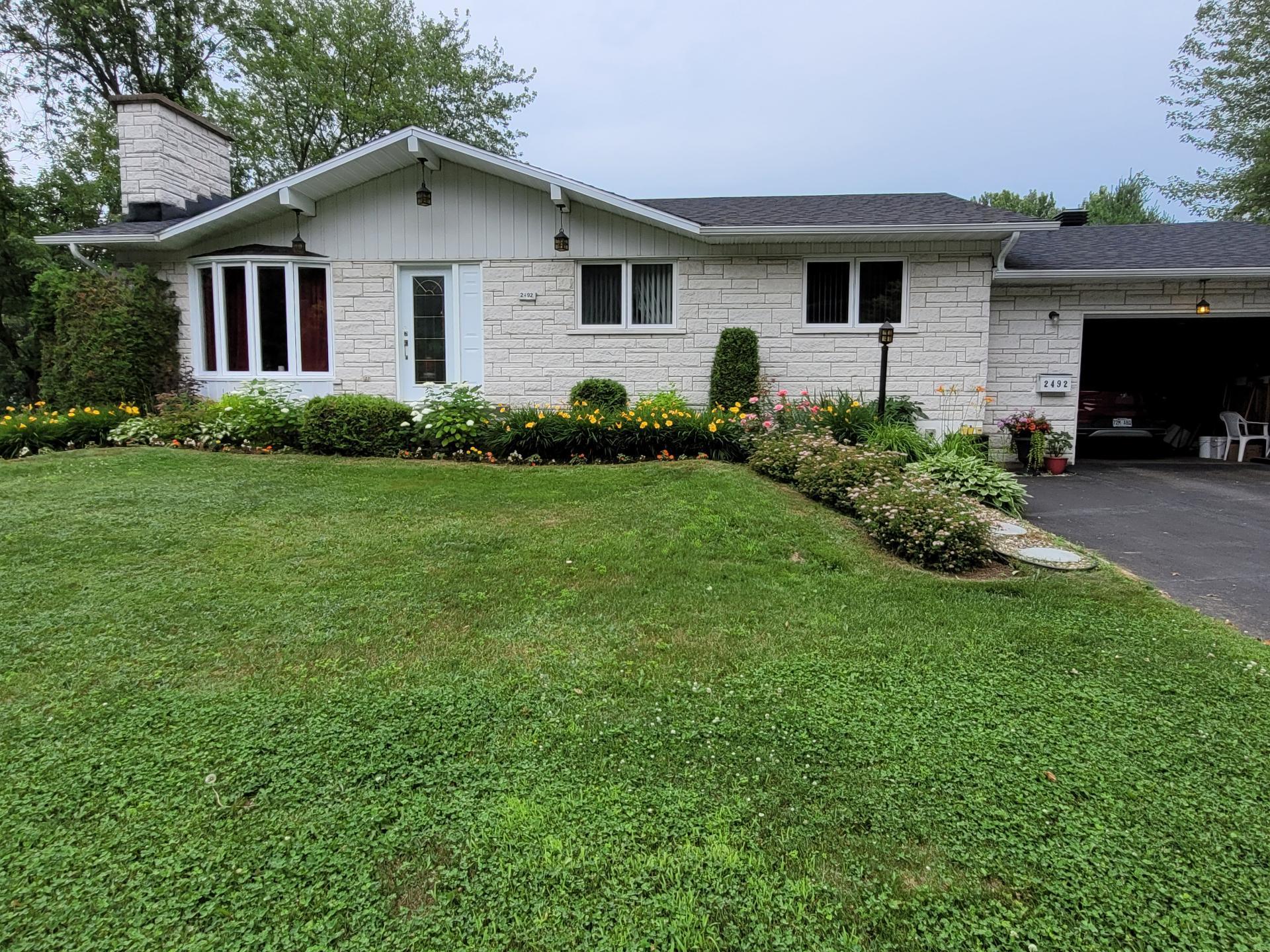 









2492


Av. Glenada

,
Shawinigan,




QC
G9N6L1

