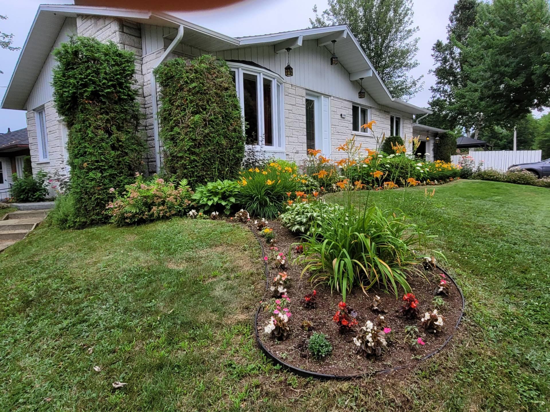 









2492


Av. Glenada

,
Shawinigan,




QC
G9N6L1


