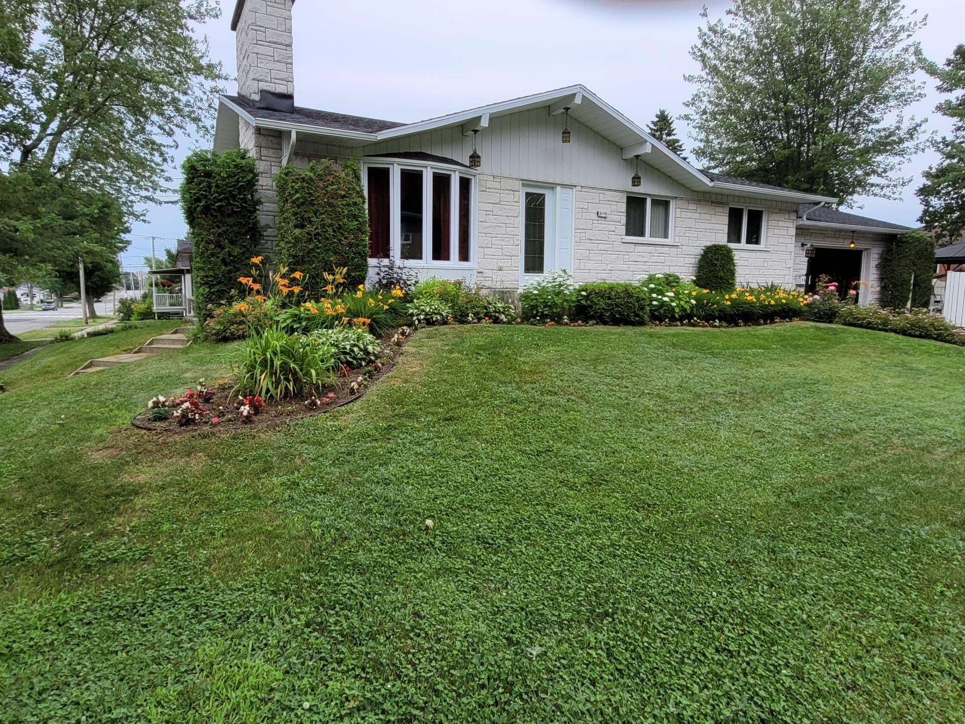 









2492


Av. Glenada

,
Shawinigan,




QC
G9N6L1

