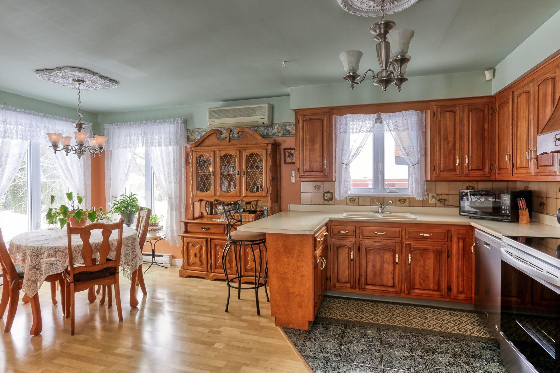 









2492


Av. Glenada

,
Shawinigan,




QC
G9N6L1

