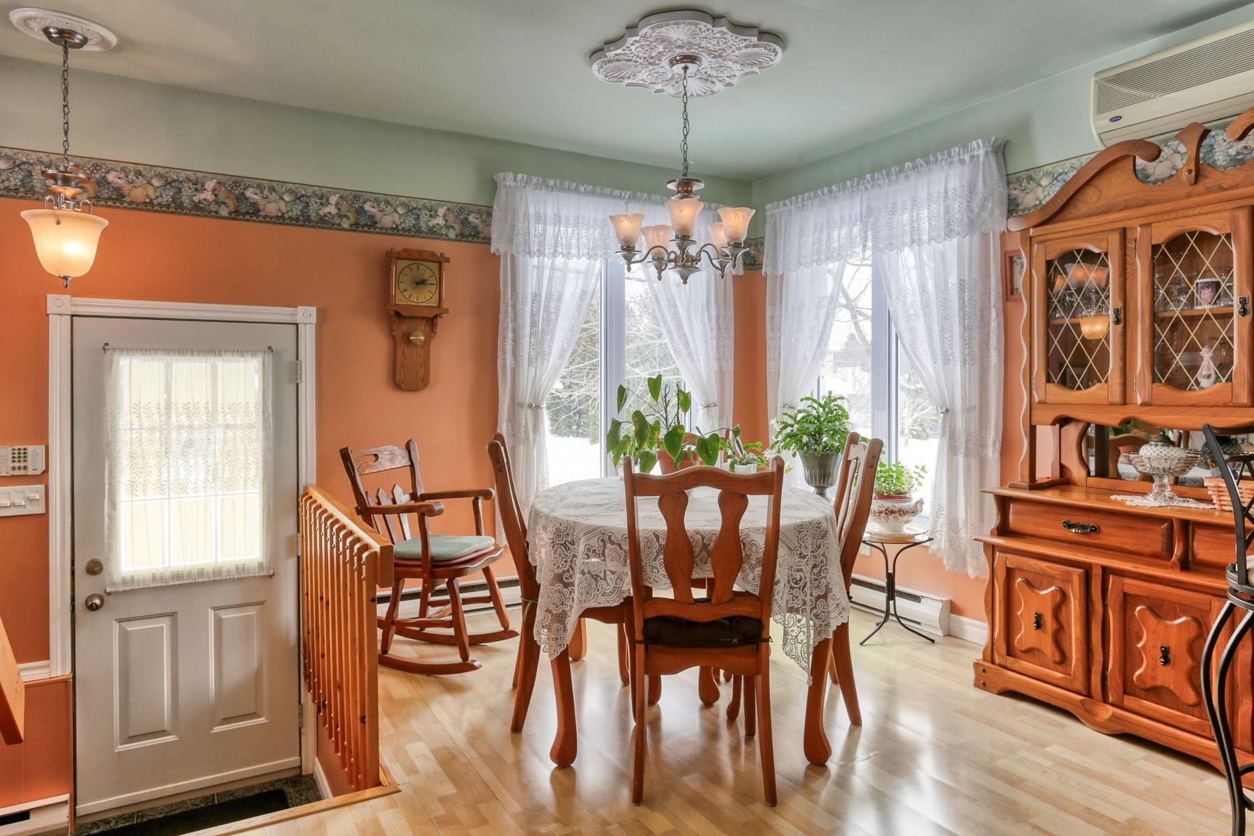 









2492


Av. Glenada

,
Shawinigan,




QC
G9N6L1

