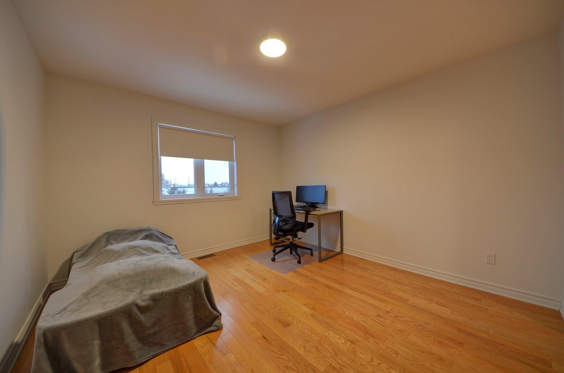 









5527


Rue Aline

,
Brossard,




QC
J4Z1P9

