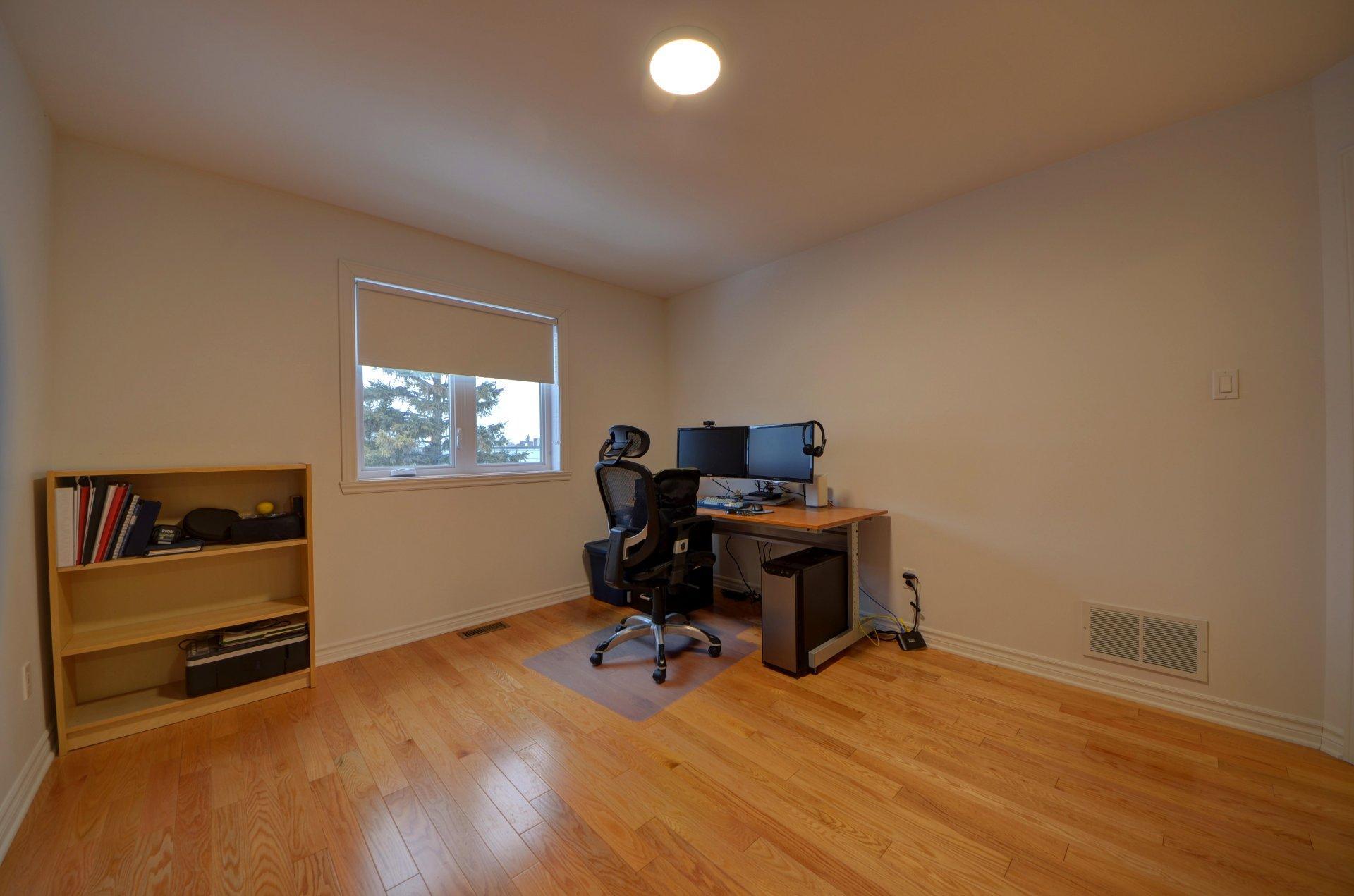 









5527


Rue Aline

,
Brossard,




QC
J4Z1P9

