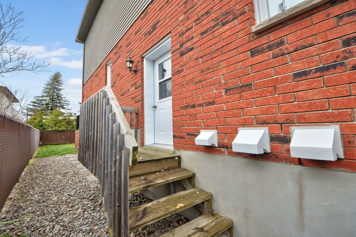 









5527


Rue Aline

,
Brossard,




QC
J4Z1P9

