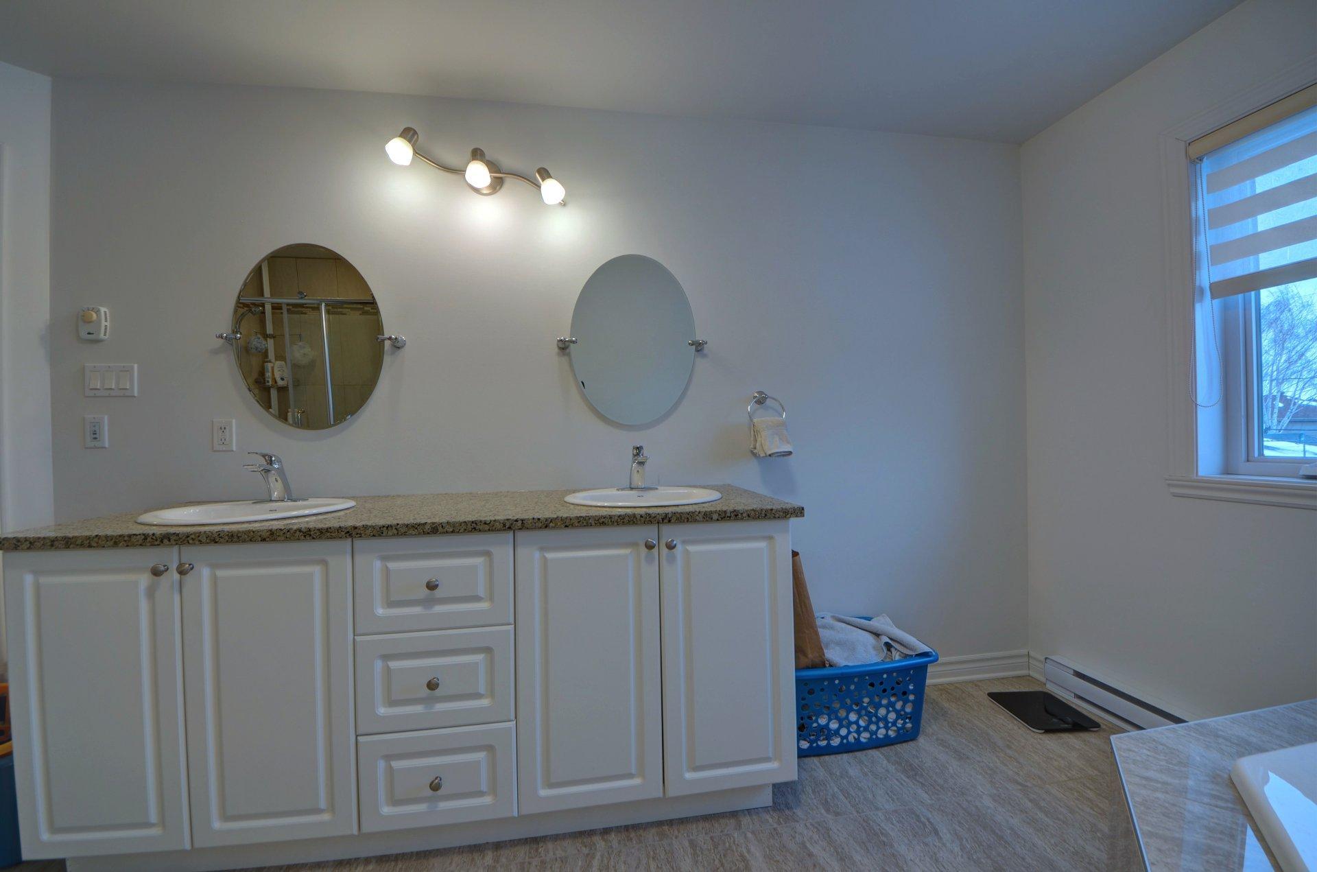 









5527


Rue Aline

,
Brossard,




QC
J4Z1P9

