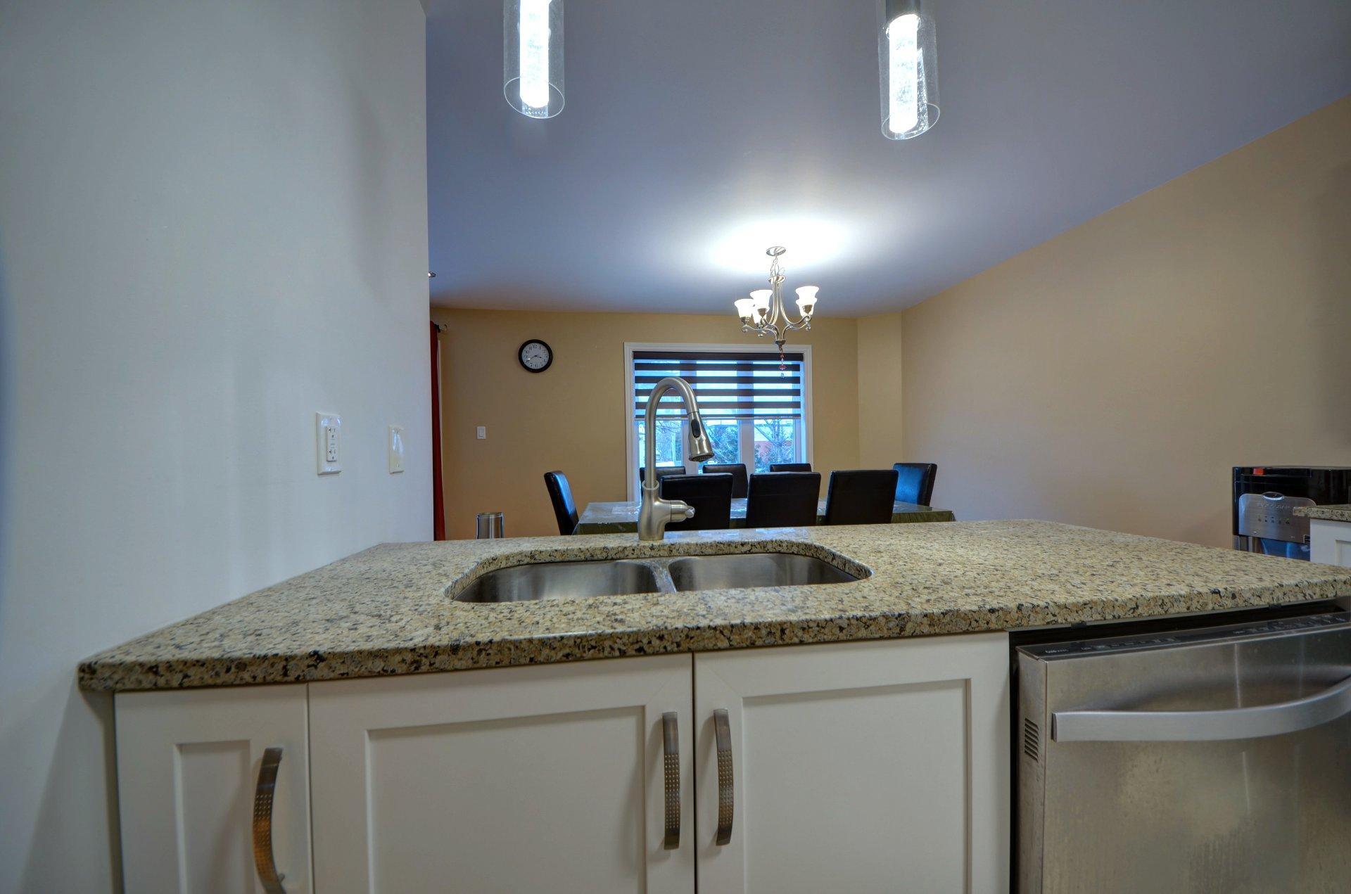 









5527


Rue Aline

,
Brossard,




QC
J4Z1P9

