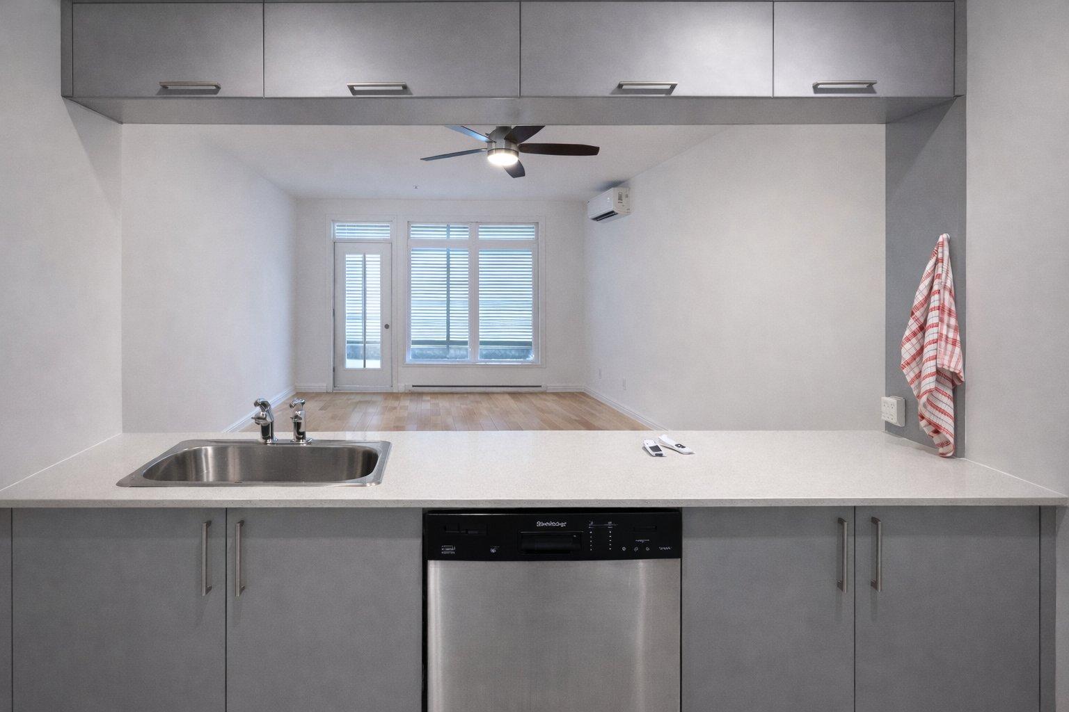 









1210


Rue St-Antoine E.

, 201,
Montréal (Ville-Marie),




QC
H2L2R1

