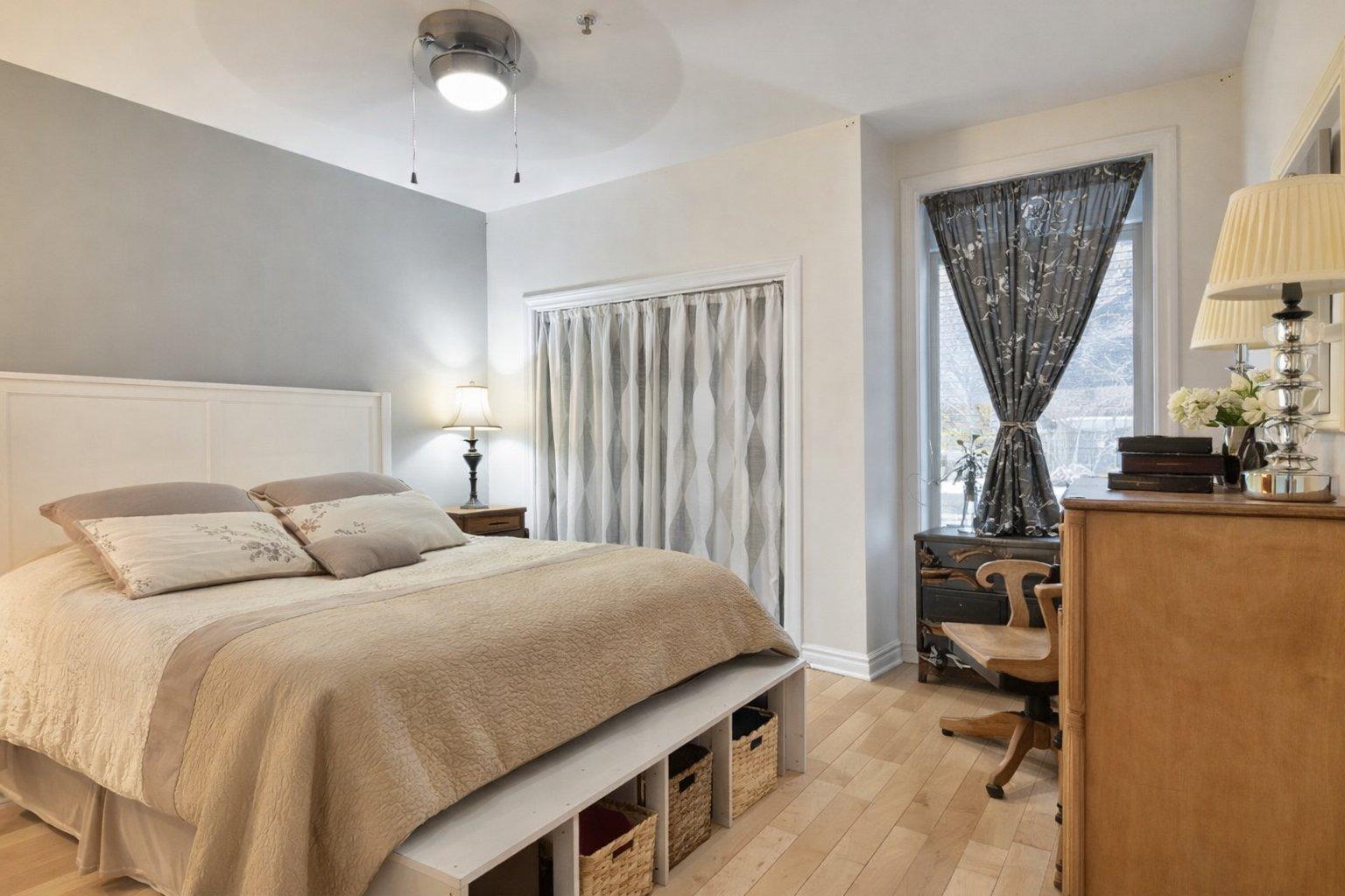 









1210


Rue St-Antoine E.

, 201,
Montréal (Ville-Marie),




QC
H2L2R1

