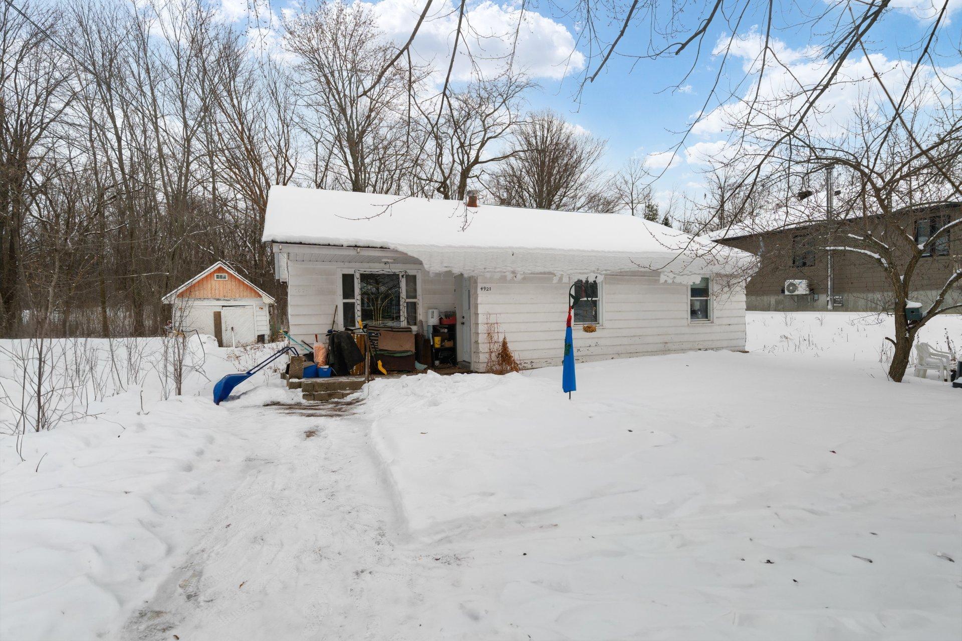 









4921


Rue Rose-Marie

,
Montréal (Pierrefonds-Roxboro),




QC
H9K1G7

