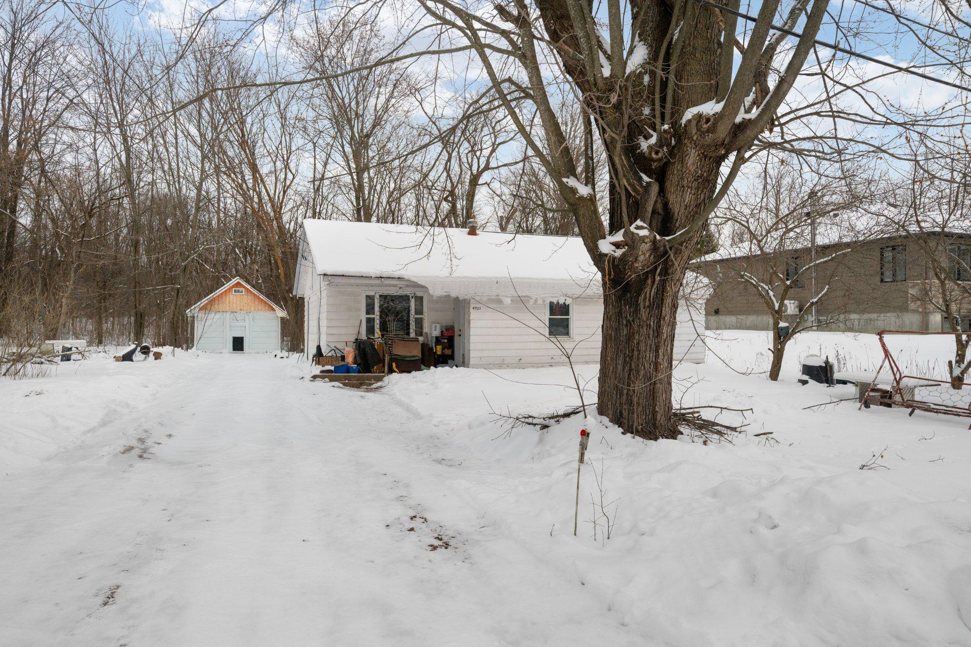 









4921


Rue Rose-Marie

,
Montréal (Pierrefonds-Roxboro),




QC
H9K1G7

