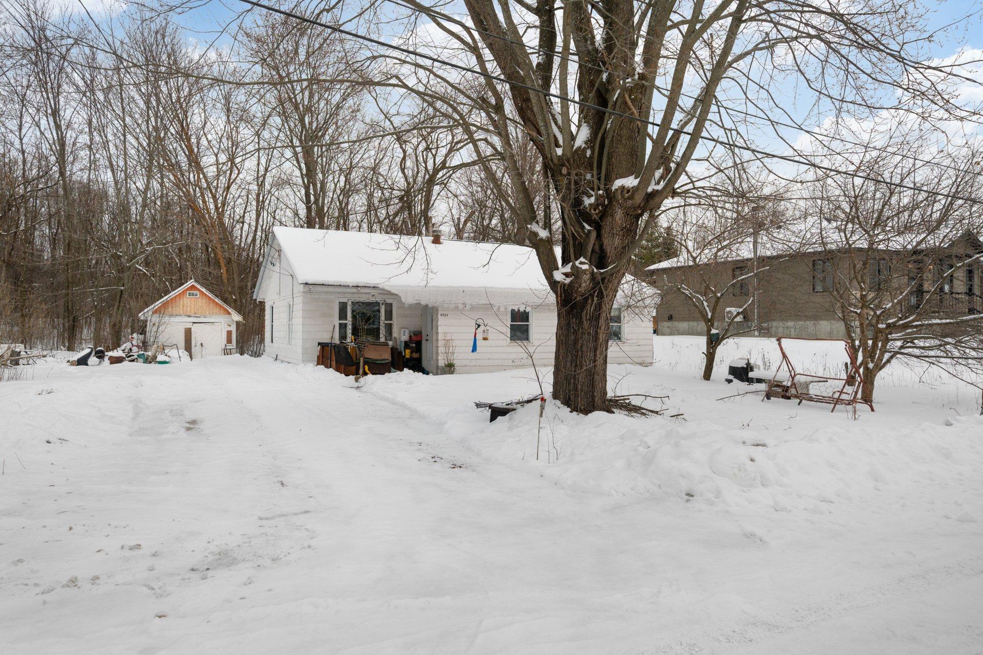 









4921


Rue Rose-Marie

,
Montréal (Pierrefonds-Roxboro),




QC
H9K1G7

