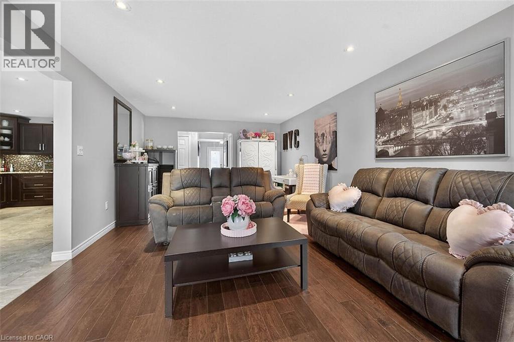 












71 JESSICA Street

,
Hamilton,




Ontario
L8W4A3

