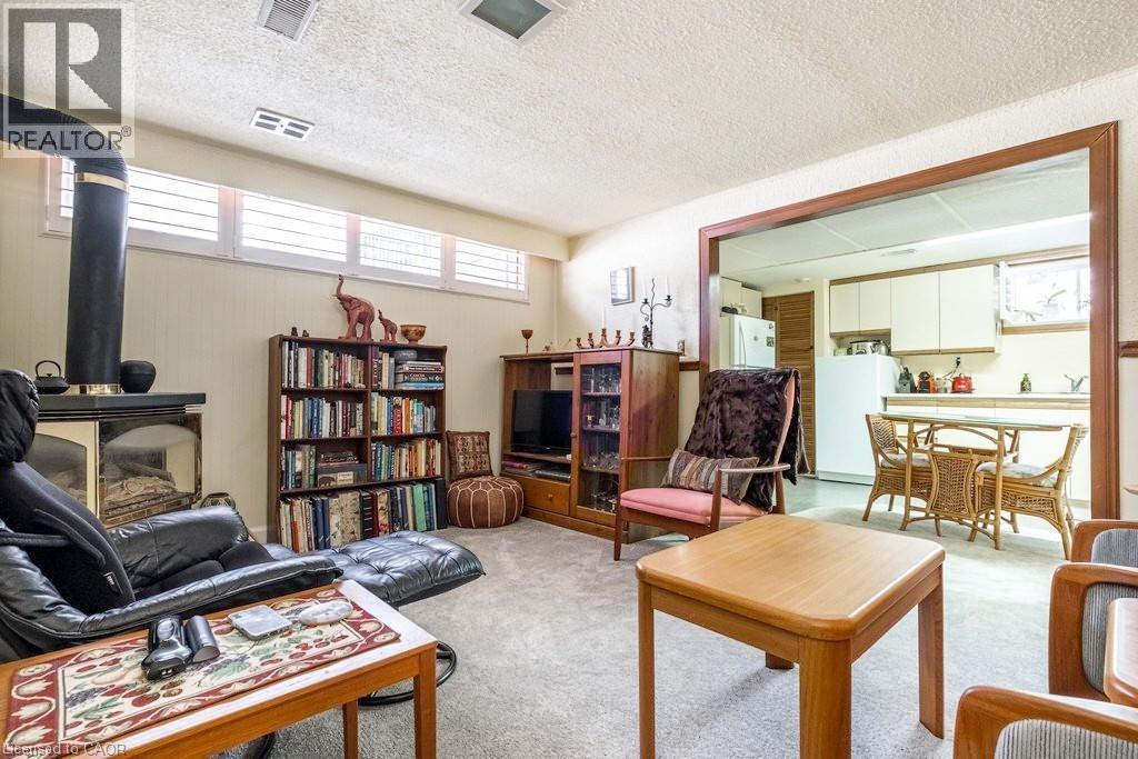 












41 ANN Street

,
Dundas,




Ontario
L9H2N4

