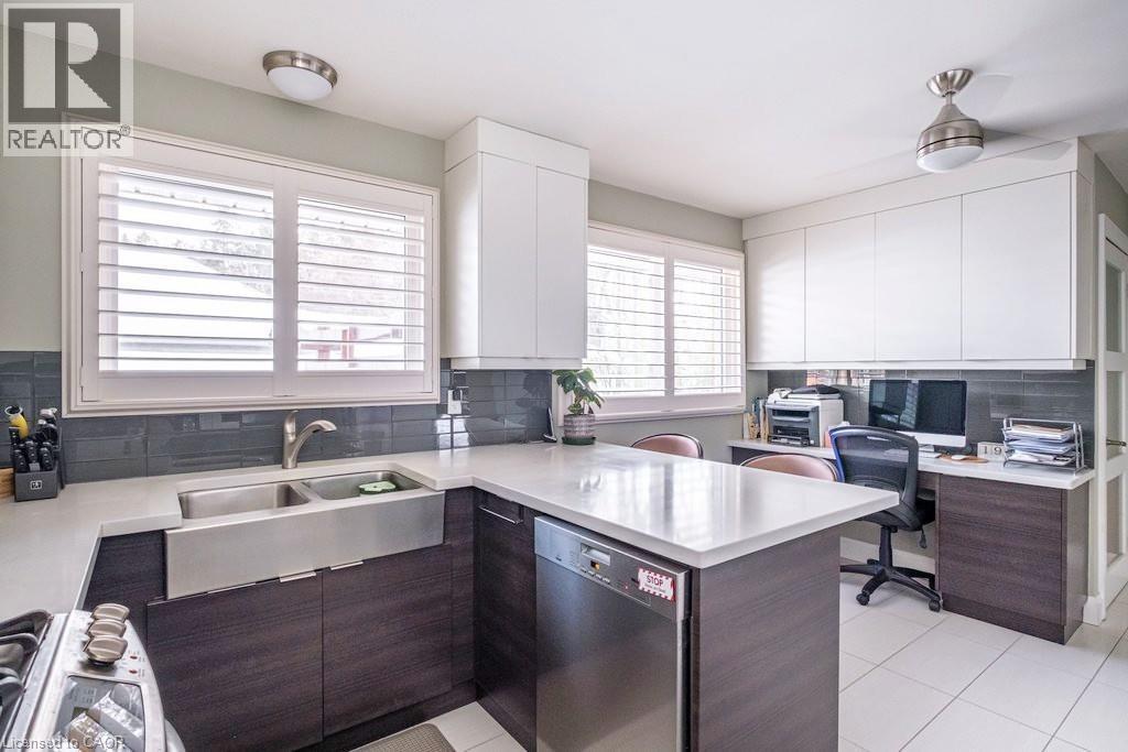 












41 ANN Street

,
Dundas,




Ontario
L9H2N4

