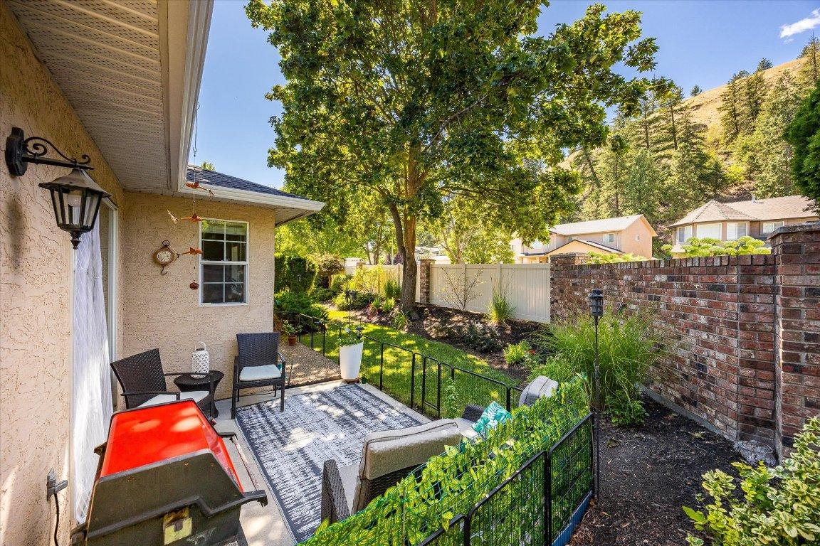 









527


Yates

Road, 25,
Kelowna,




BC
V1V 1Z5

